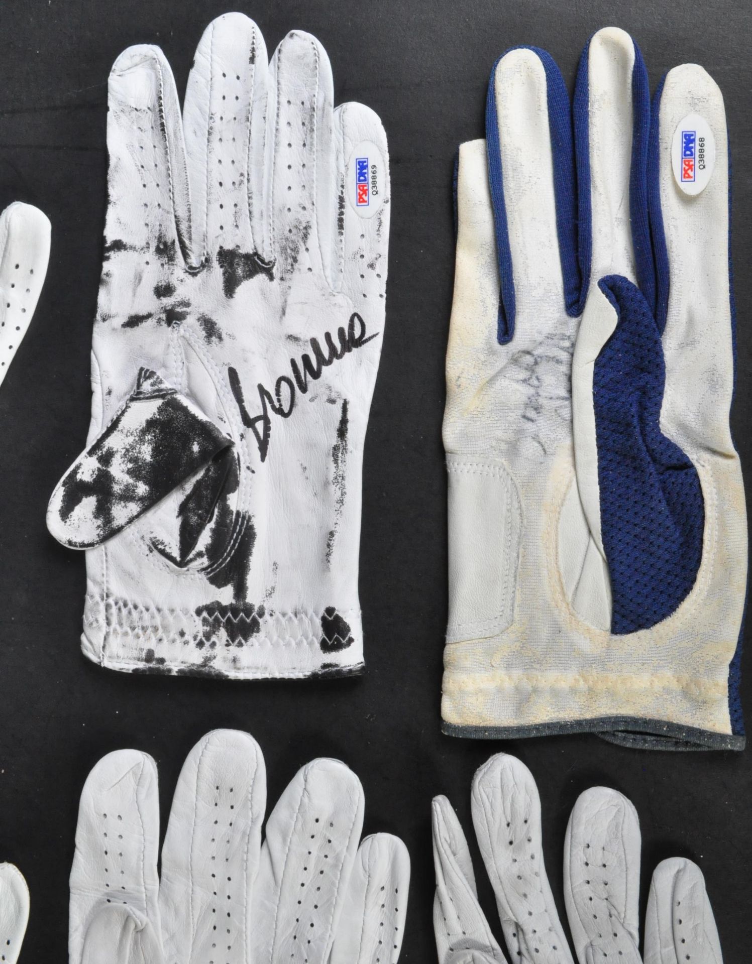 ESTATE OF DAVE PROWSE - GOLF - COLLECTION OF SIGNED WORN GLOVES - Bild 3 aus 5