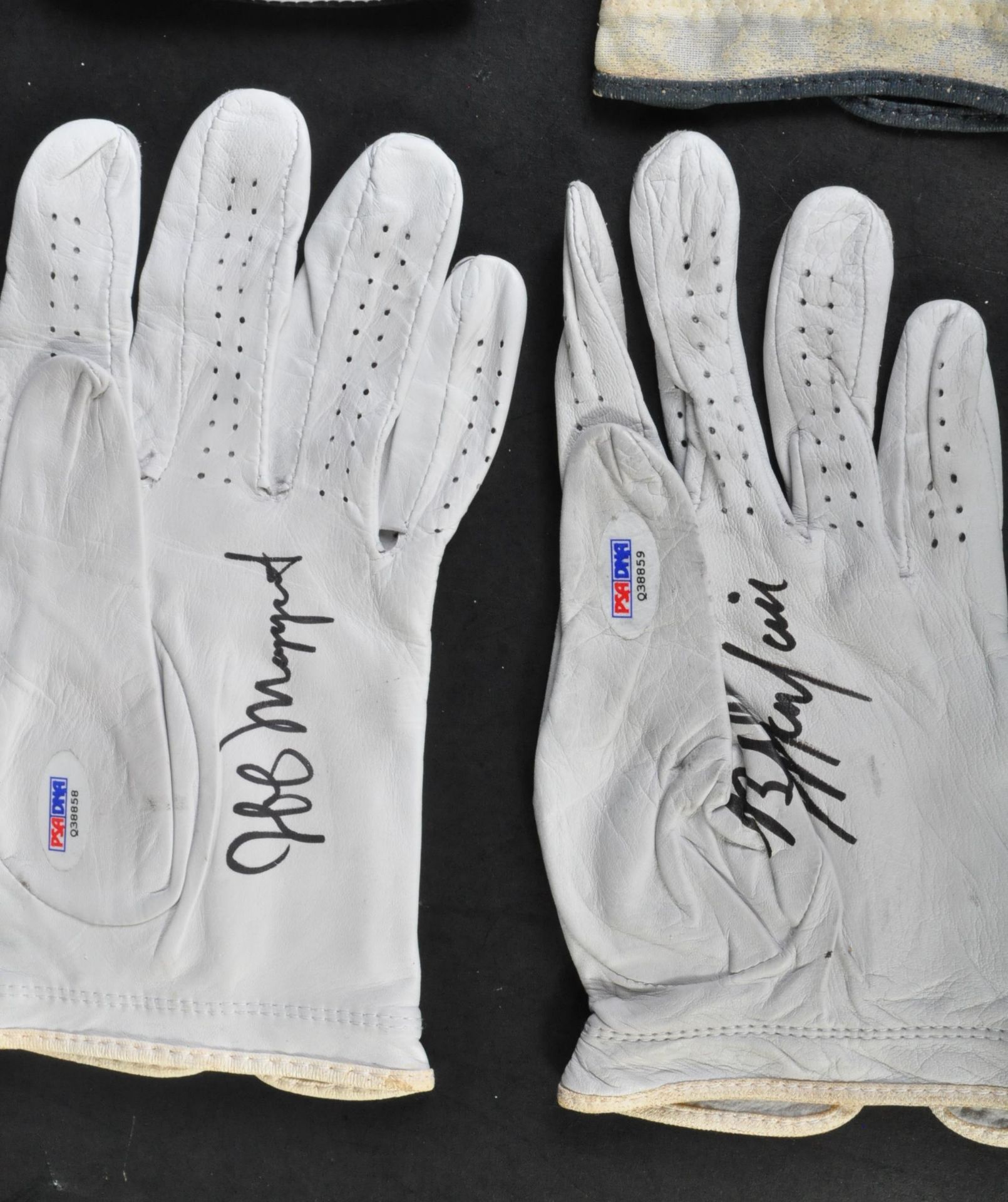 ESTATE OF DAVE PROWSE - GOLF - COLLECTION OF SIGNED WORN GLOVES - Bild 4 aus 5