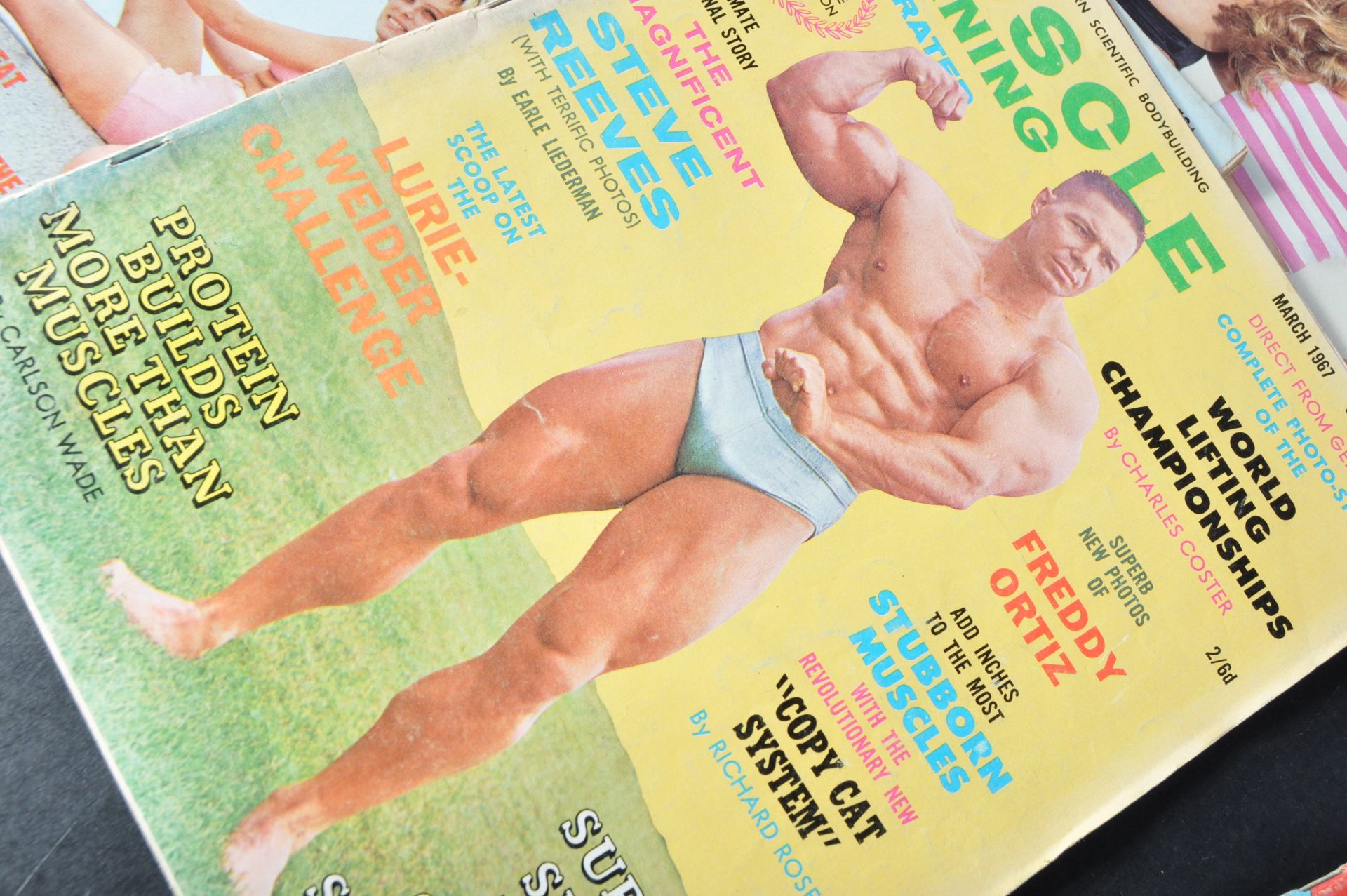 ESTATE OF DAVE PROWSE - MUSCLE TRAINING ILLUSTRATED MAGAZINES - Bild 3 aus 6