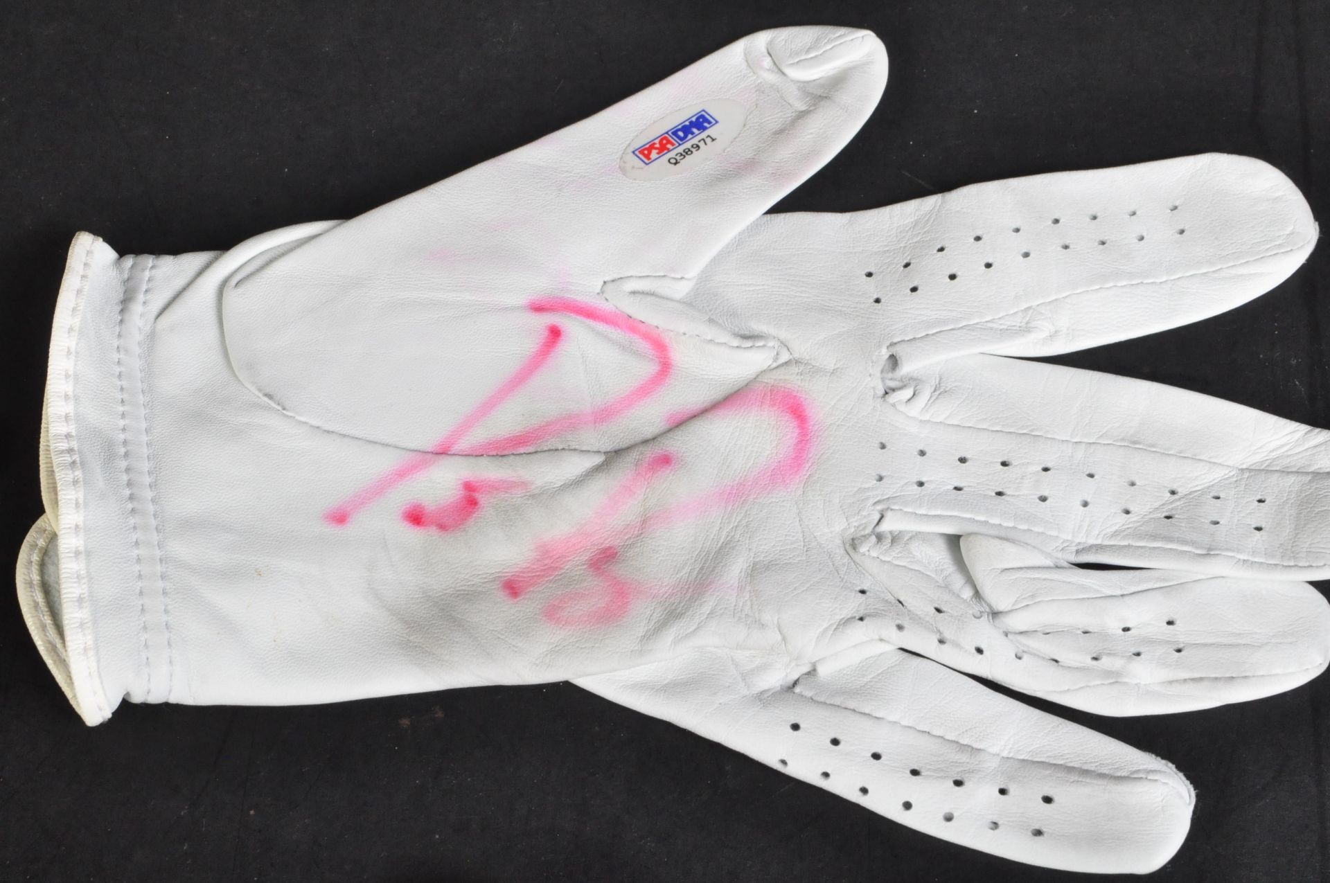 ESTATE OF DAVE PROWSE - GOLF - COLLECTION OF SIGNED WORN GLOVES - Bild 5 aus 5