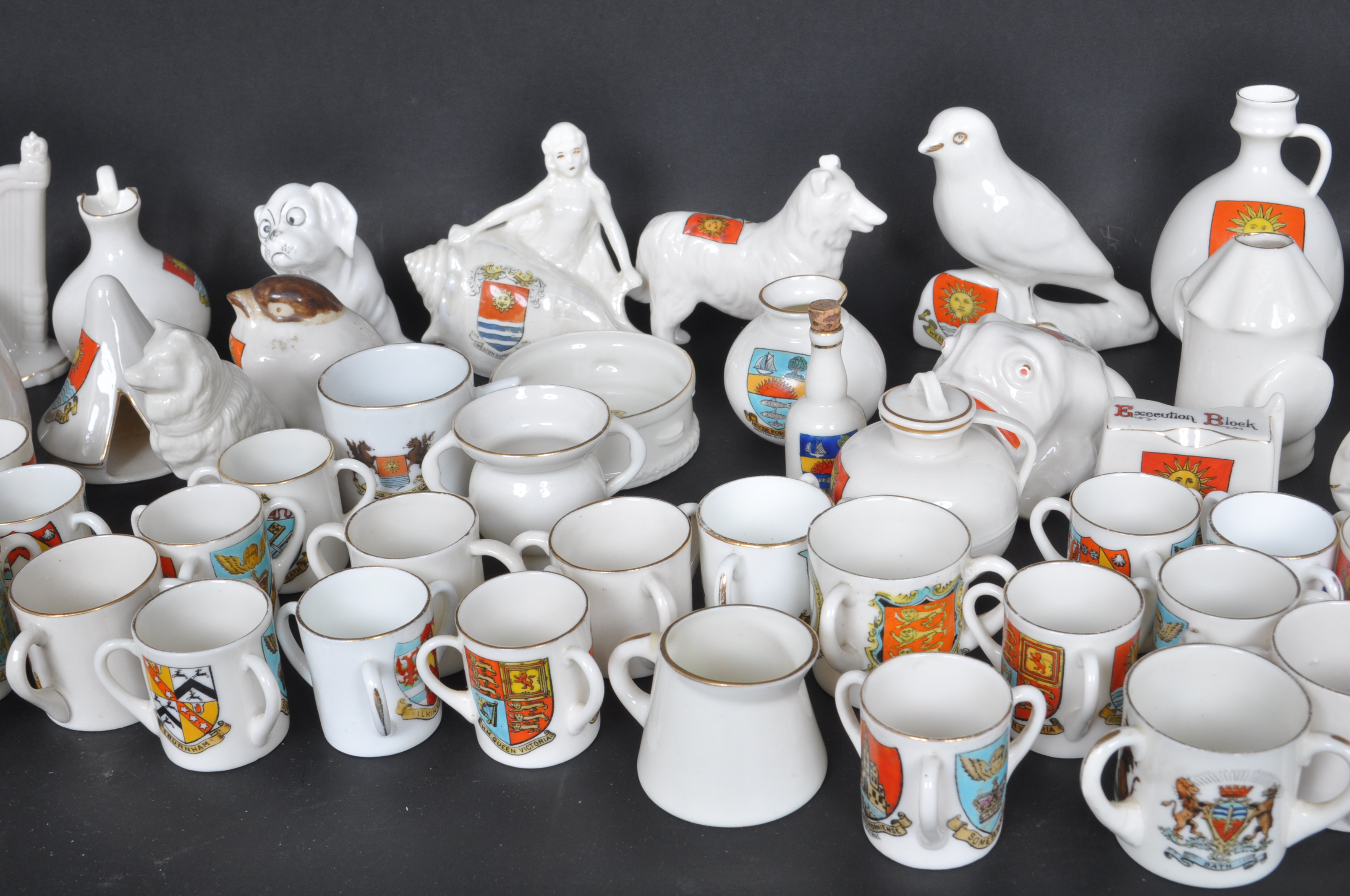 LARGE COLLECTION OF CERAMIC W.H. GOSS CABINET WARE - Image 11 of 15