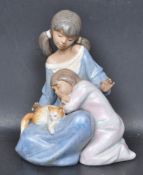 LLADRO 12261 / 2261 - LITTLE SISTER - CERAMIC PORCELAIN FIGURINE