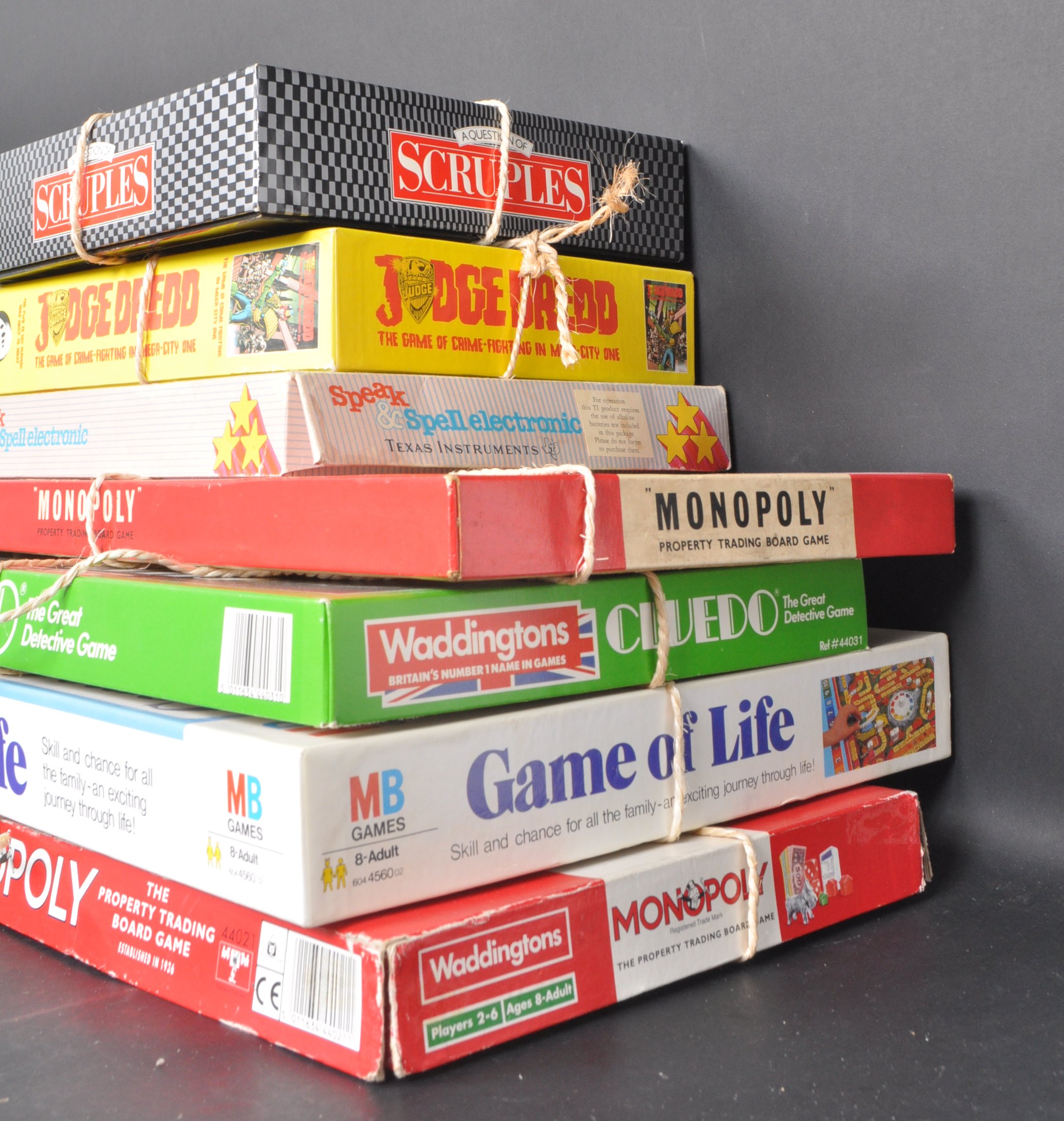 LARGE COLLECTION OF VINTAGE GAMES - Image 2 of 6