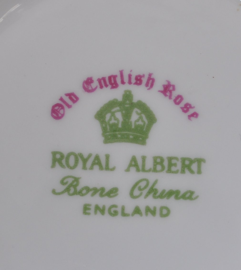COLLECTION OF ROYAL ALBERT OLD COUNTRY ROSES CHINA - Image 6 of 6
