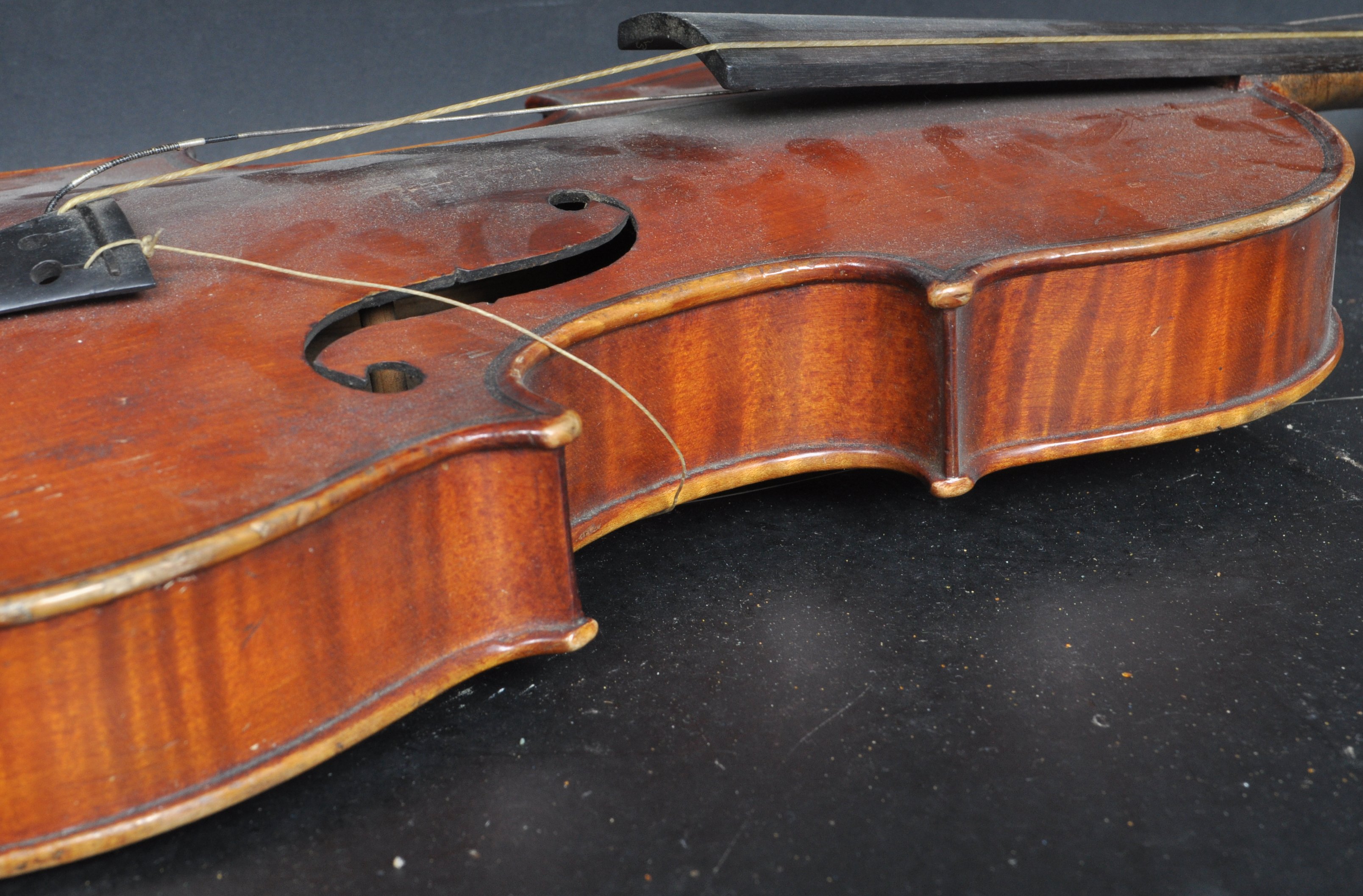 19TH CENTURY VICTORIAN TWO PIECES MAPLE BACK VIOLIN AND BOWS - Image 3 of 6