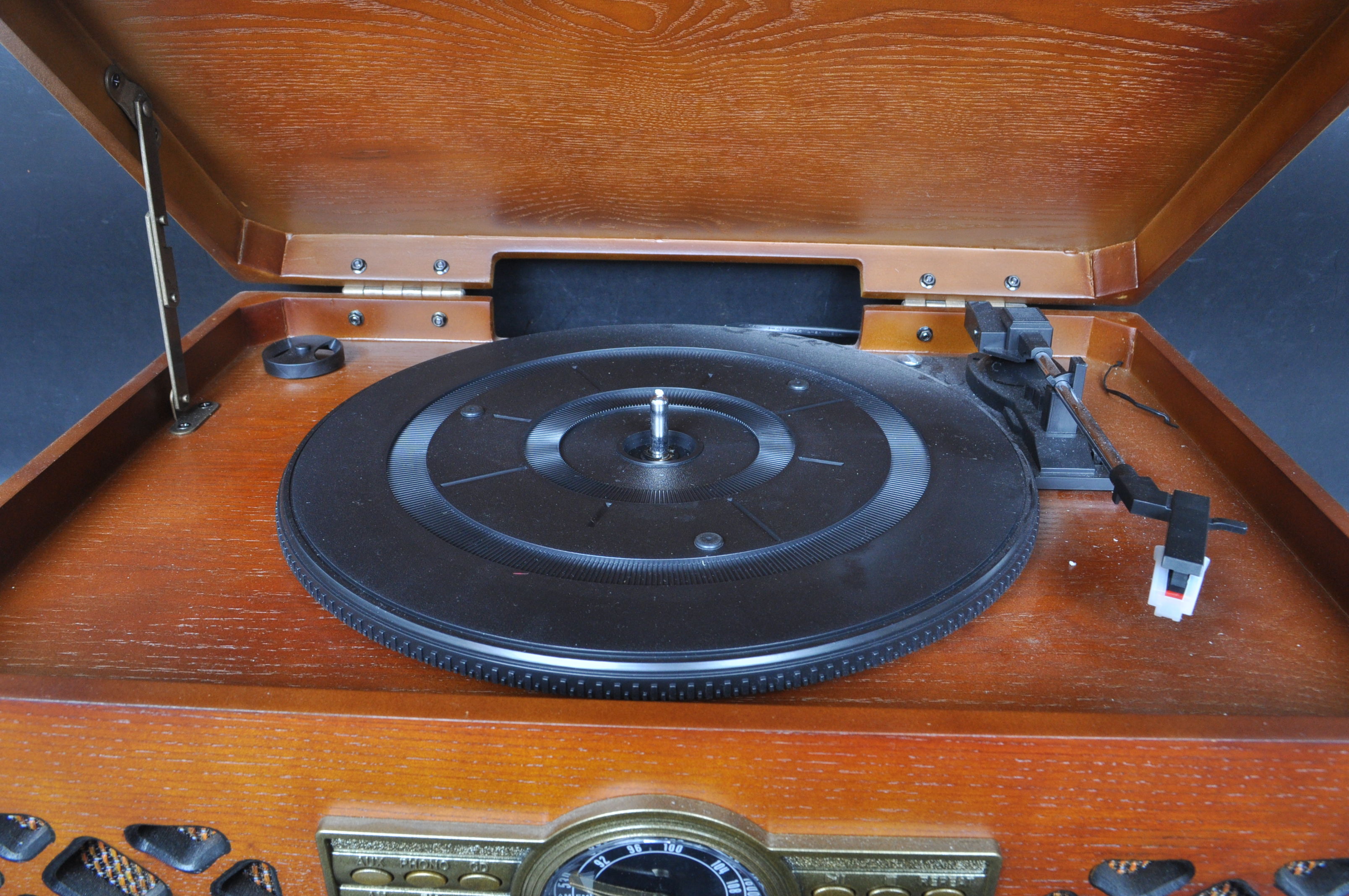A contemporary vintage revival wooden cased hi-fi stereo system having decorative facia dials with - Image 6 of 7