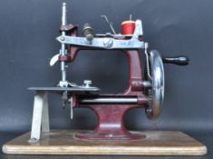 MID 20TH CNETURY SINGER STYLE CHILDRENS SEWING MACHINE