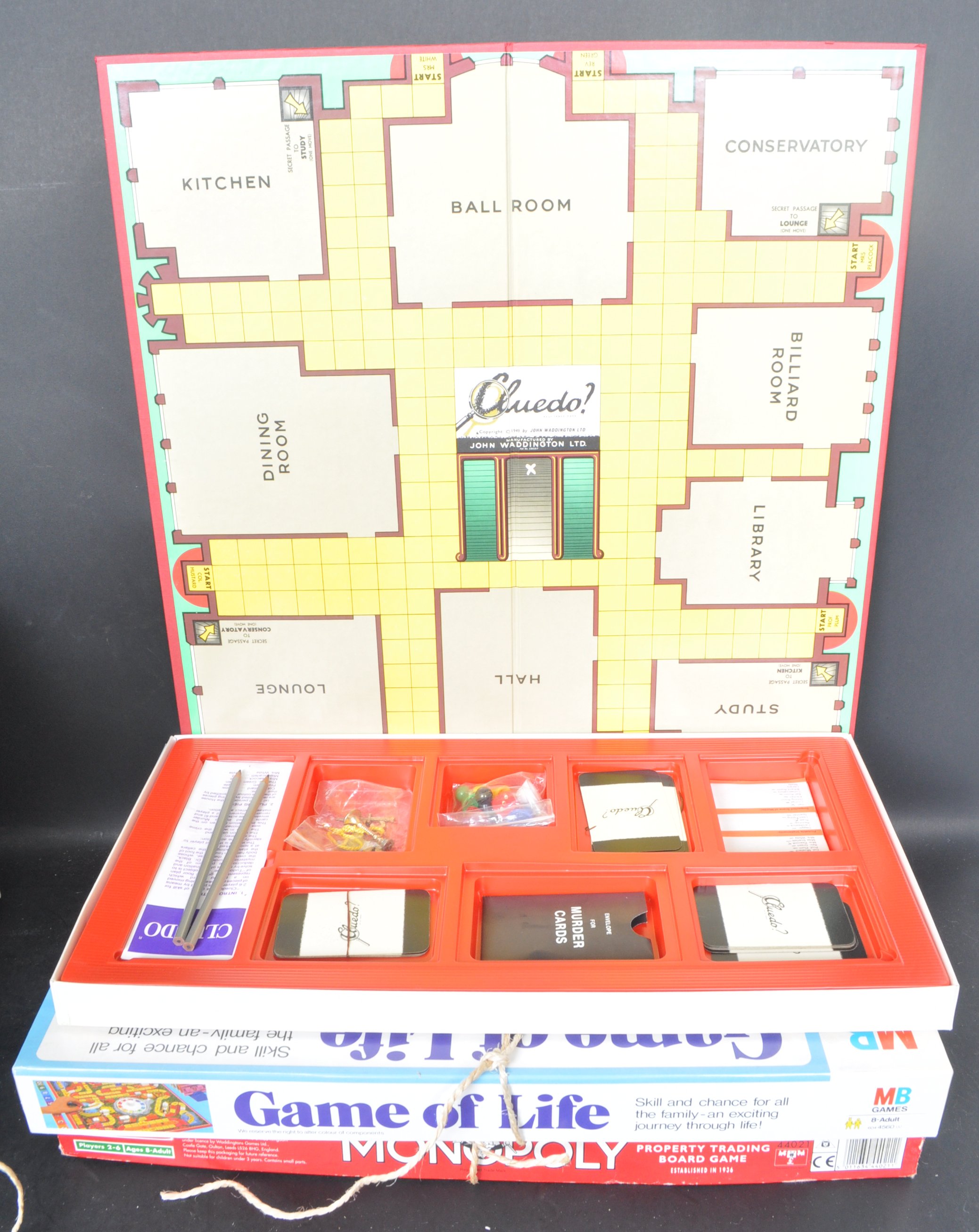 LARGE COLLECTION OF VINTAGE GAMES - Image 6 of 6