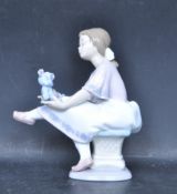 LLADRO 7620 - BEST FRIEND - CERAMIC PORCELAIN FIGURINE