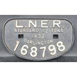 EARLY 20TH CENTURY LNER / LONDON NORTH EAST METAL PLAQUE