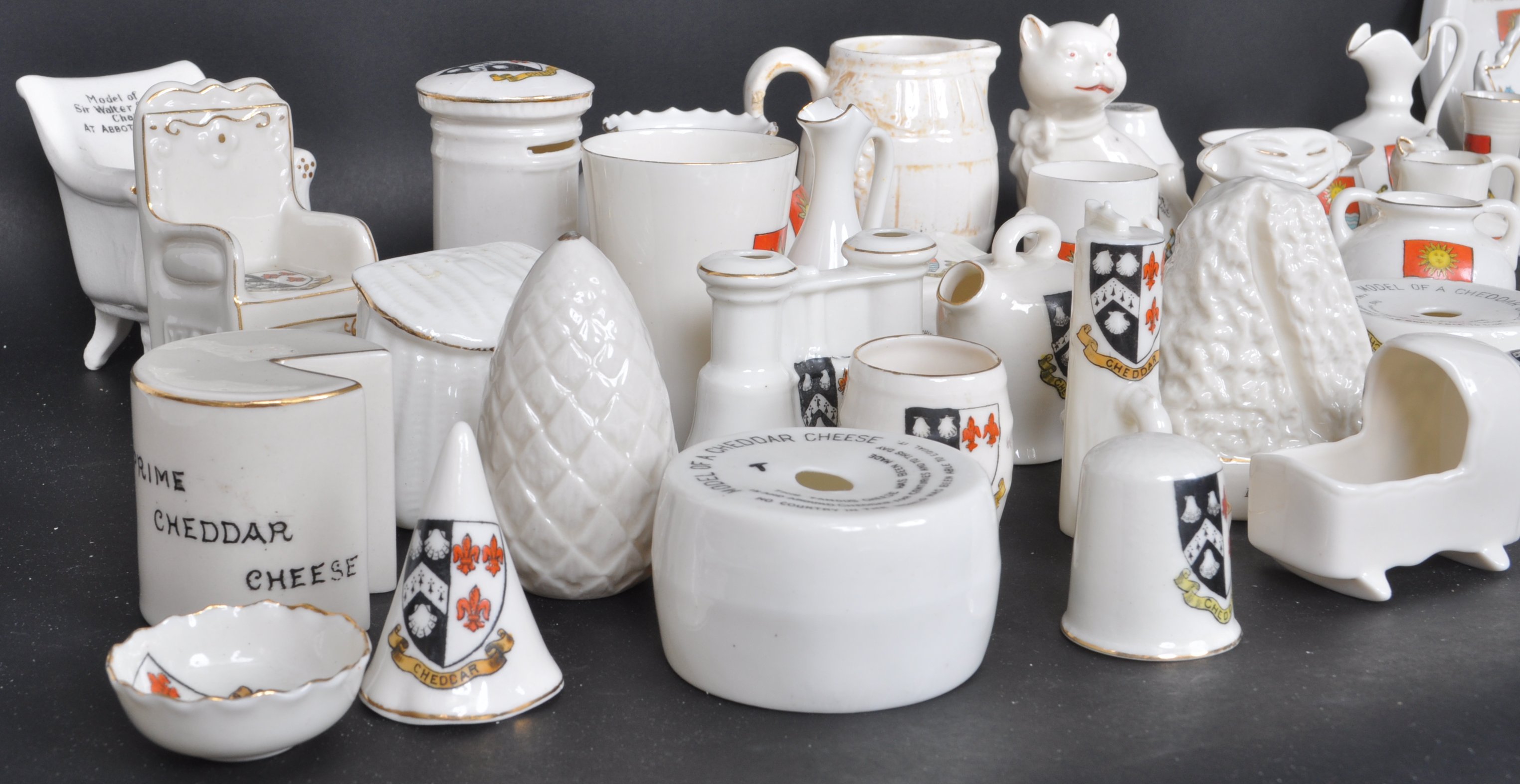 LARGE COLLECTION OF CERAMIC W.H. GOSS CABINET WARE - Image 5 of 15