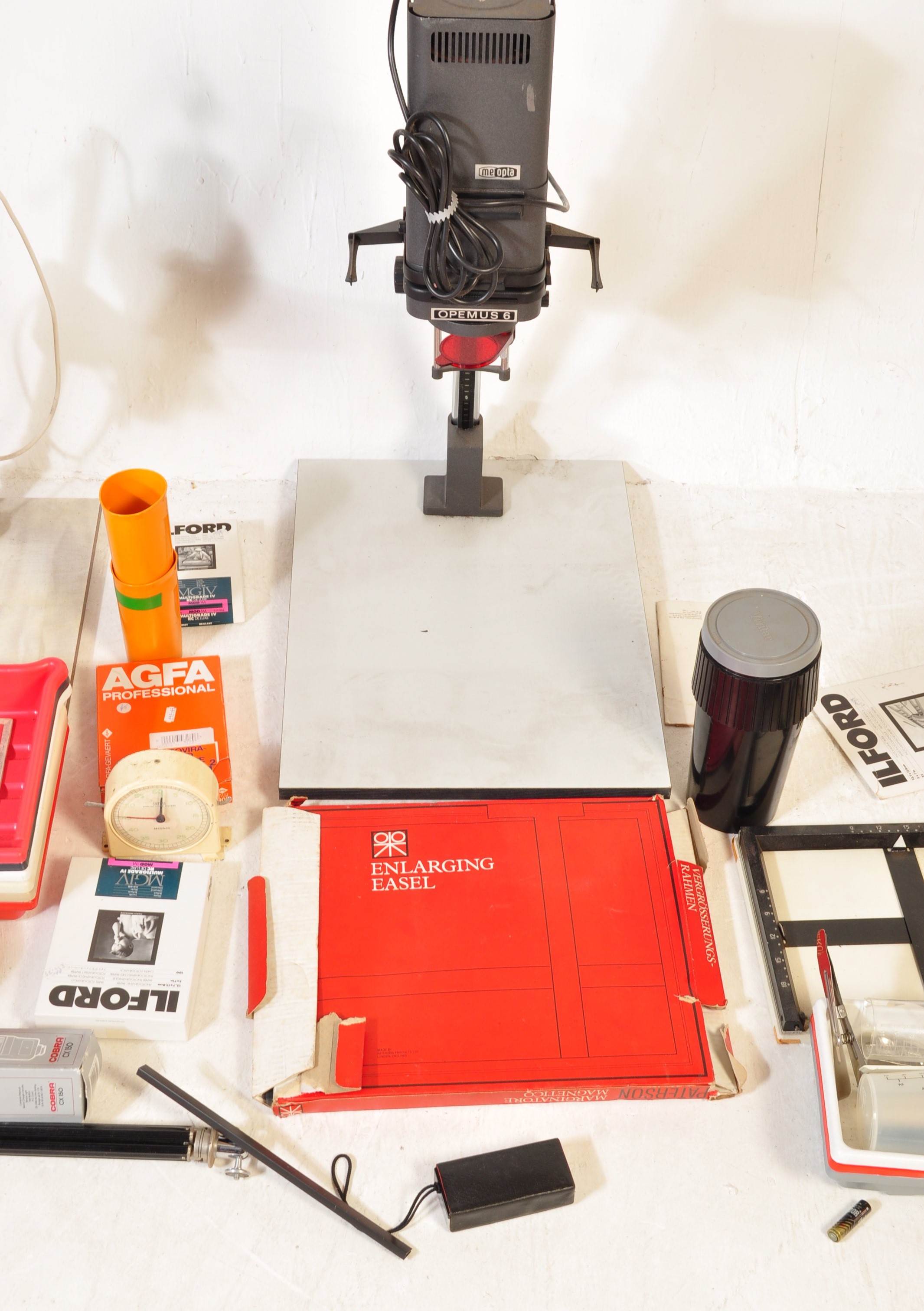 OF PHOTOGRAPHY INTEREST - LARGE COLLECTION OF DARKROOM EQUIPMENT - Image 4 of 5
