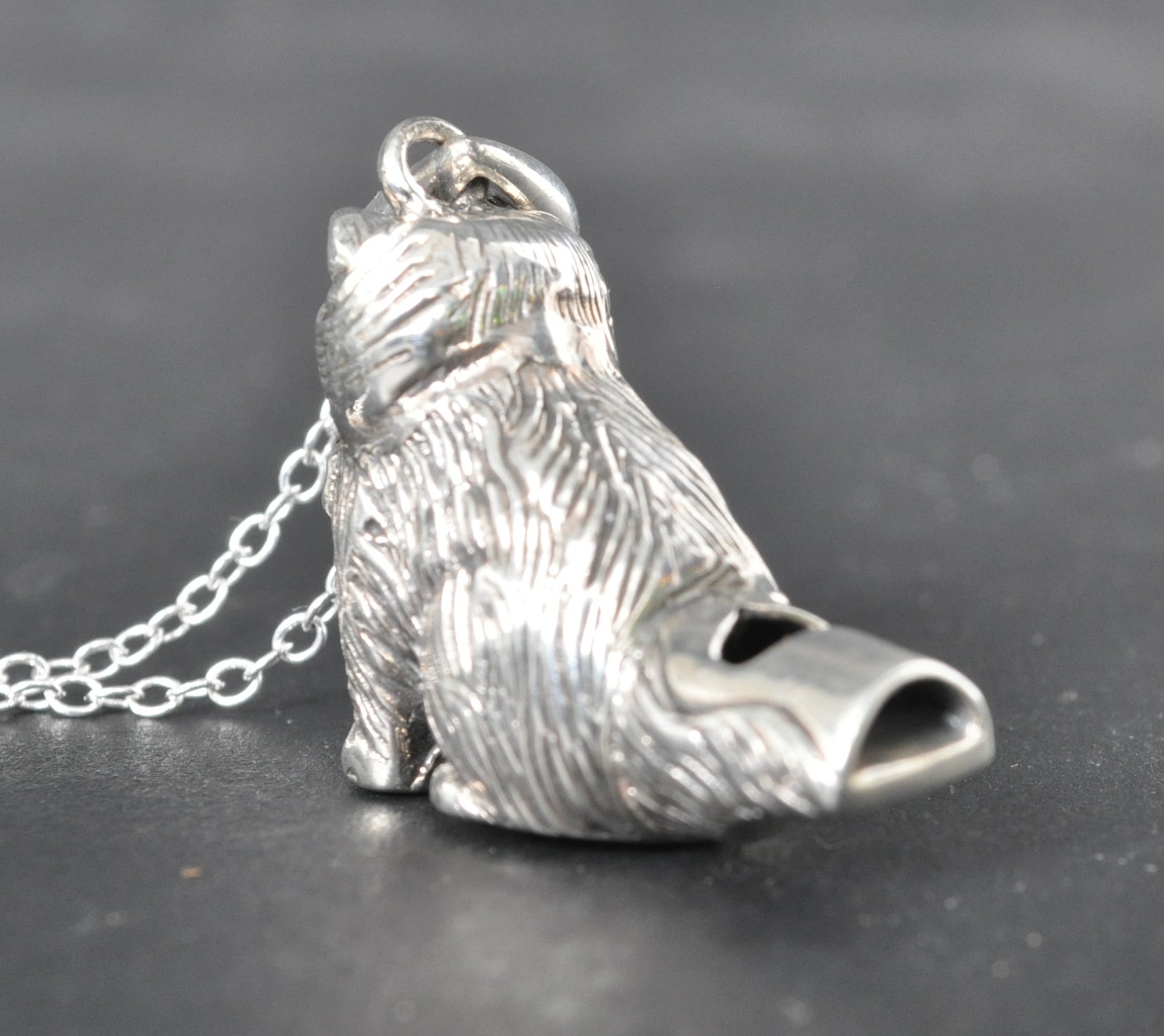 SILVER WHISTLE PENDANT IN THE FORM OF A CAT - Image 4 of 5