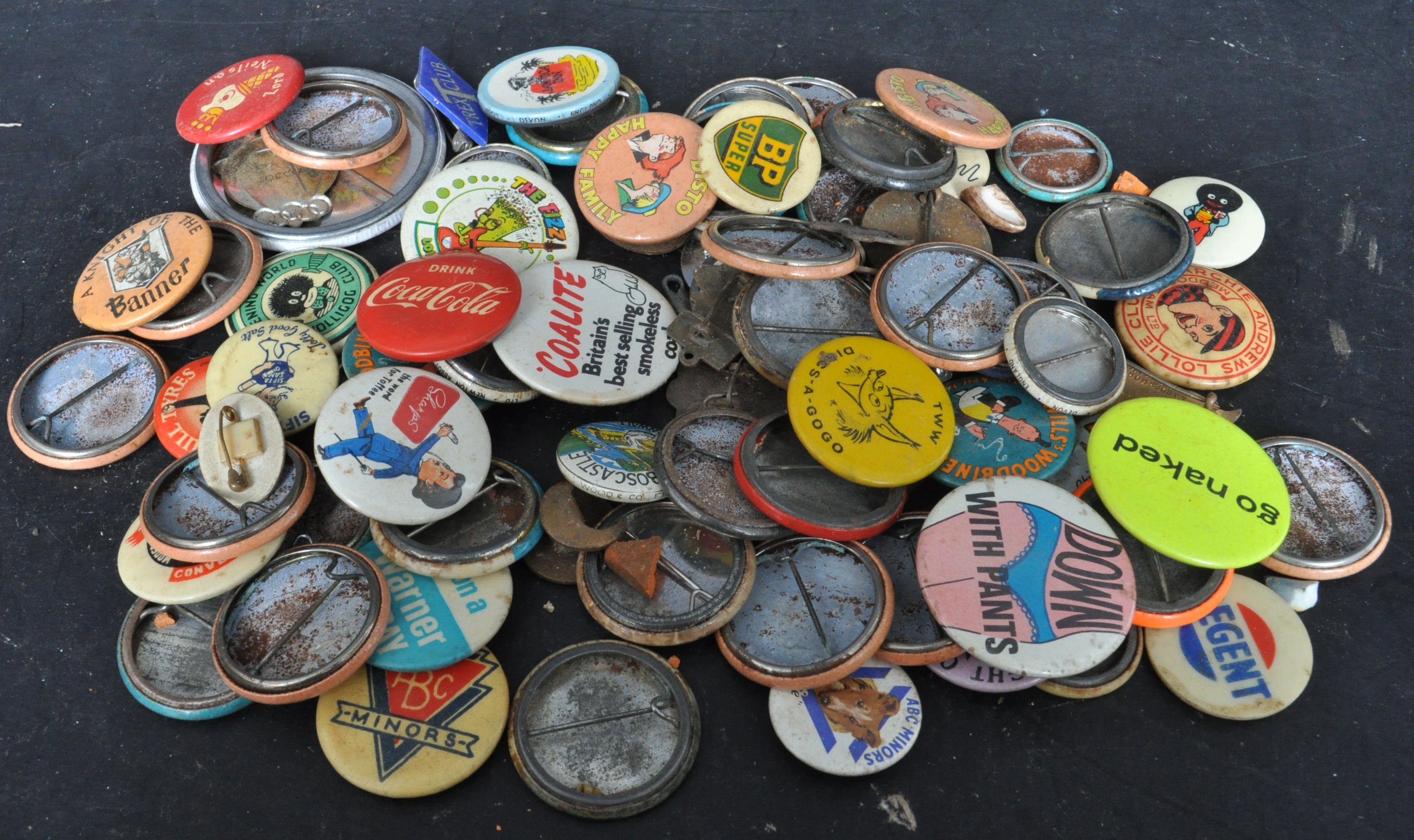 COLLECTION OF VINTAGE BADGES - Image 4 of 4