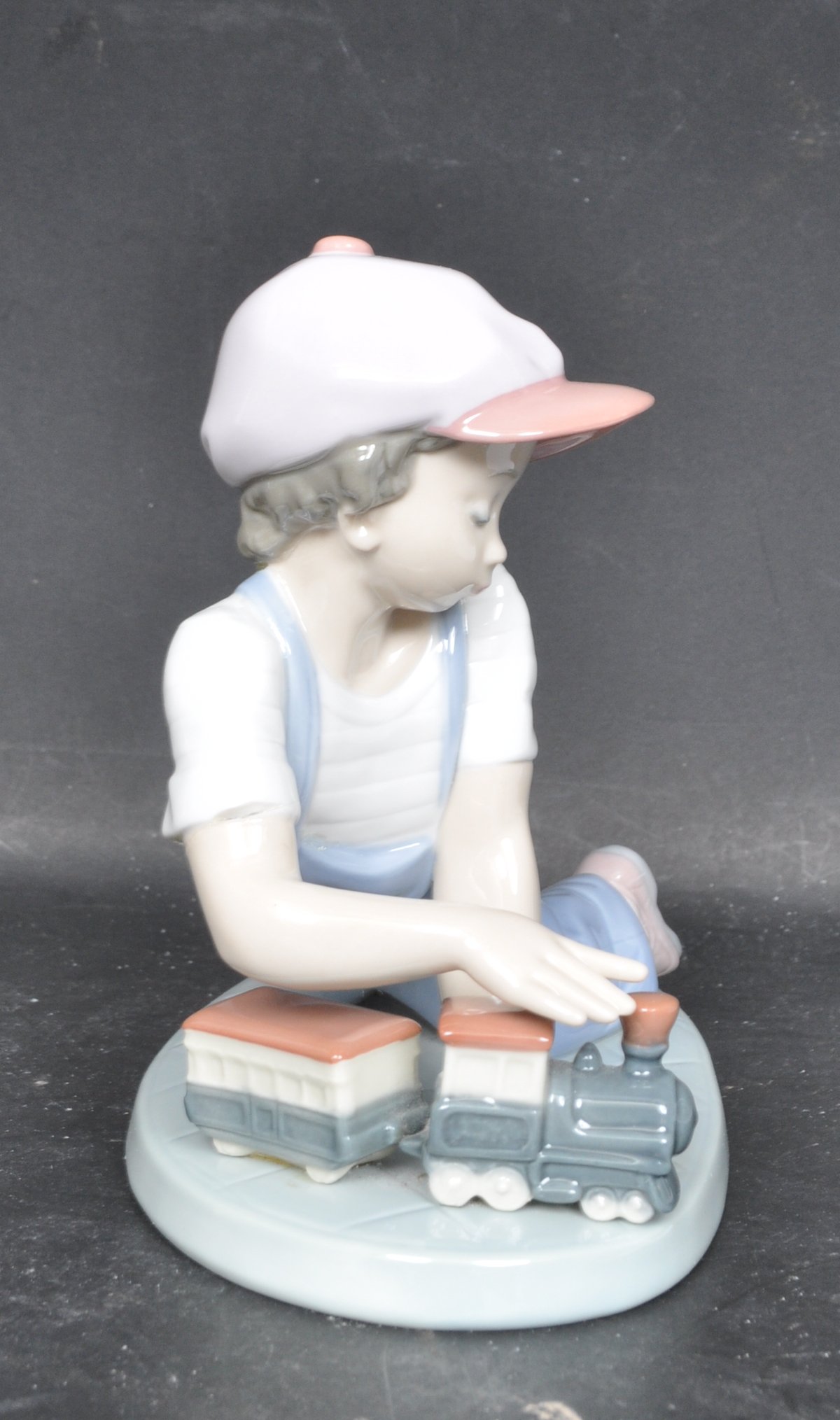 LLADRO COLLECTORS SOCIETY 7619 - 'ALL ABOARD' - CERAMIC PORCELAIN FIGURINE - Image 2 of 6