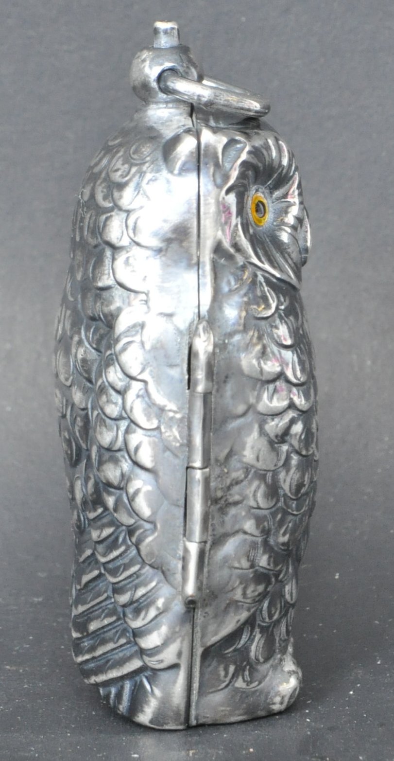 SILVER PLATED SOVEREIGN CASE IN FORM OF AN OWL - Image 4 of 5