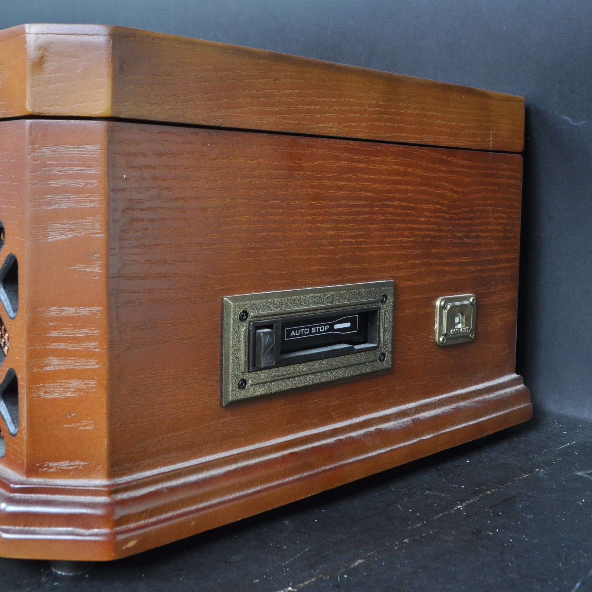 A contemporary vintage revival wooden cased hi-fi stereo system having decorative facia dials with - Image 3 of 7