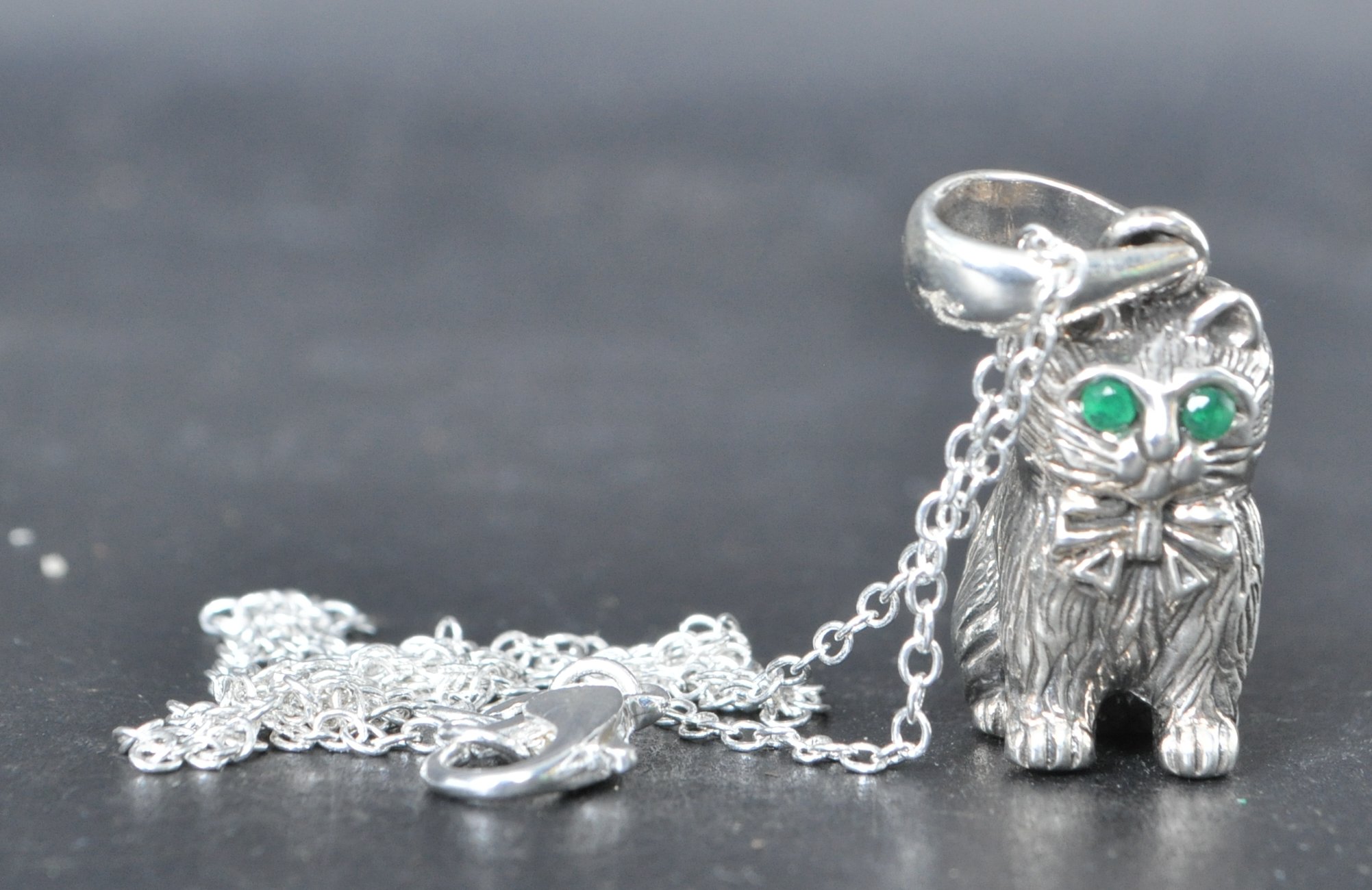 SILVER WHISTLE PENDANT IN THE FORM OF A CAT - Image 2 of 5