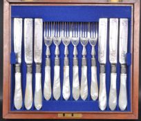VINTAGE 20TH CENTURY SIX PERSON CANTEEN OF SILVER PLATE CUTLERY