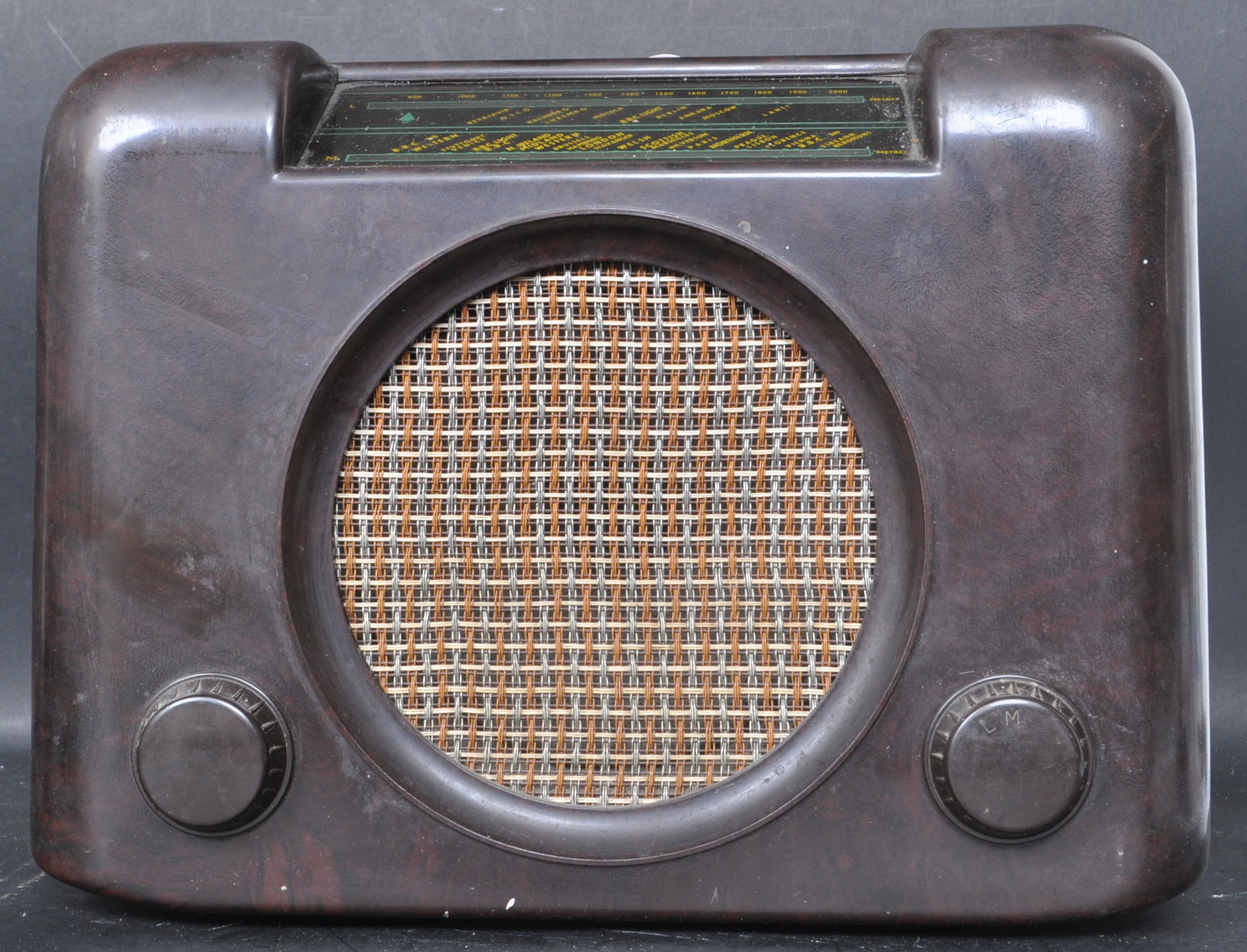 1940’S BUSH RADIO AC-DC MAINS RECEIVER TYPE DAC. 90.