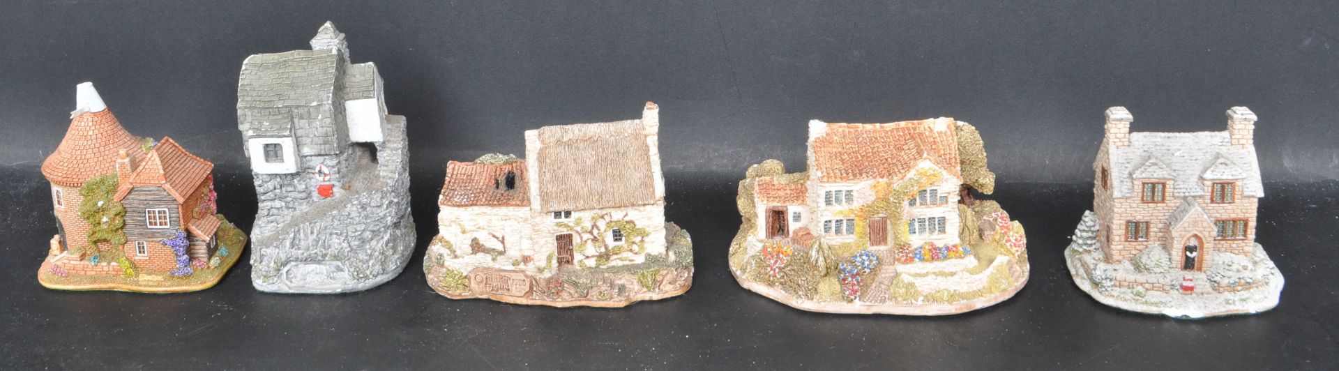 LARGE COLLECTION OF VINTAGE 20TH CENTURY LILLIPUT LANE - Image 7 of 11