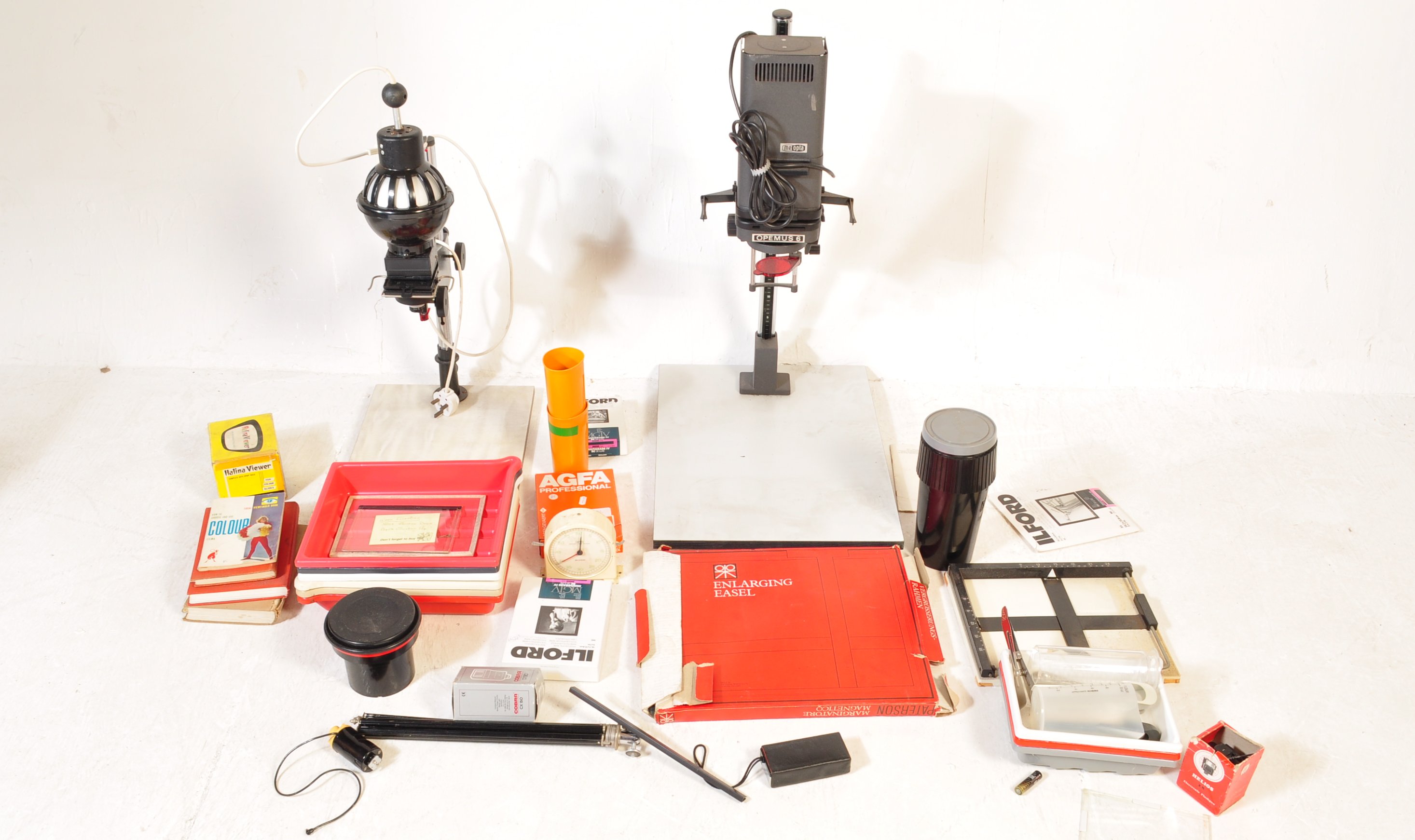 OF PHOTOGRAPHY INTEREST - LARGE COLLECTION OF DARKROOM EQUIPMENT - Image 2 of 5