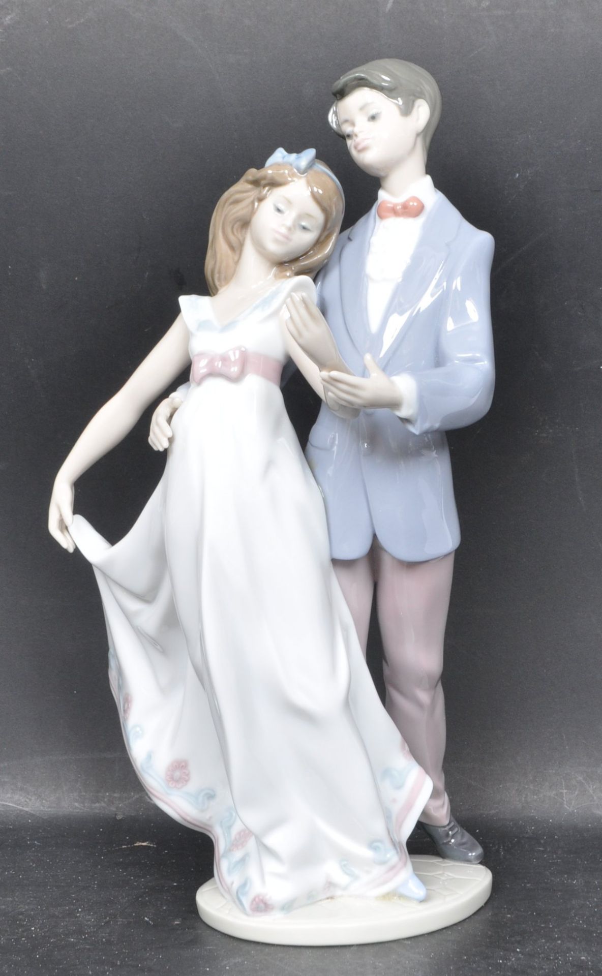 LLADRO 7642 - NOW AND FOREVER CERAMIC PORCELAIN FIGURINE