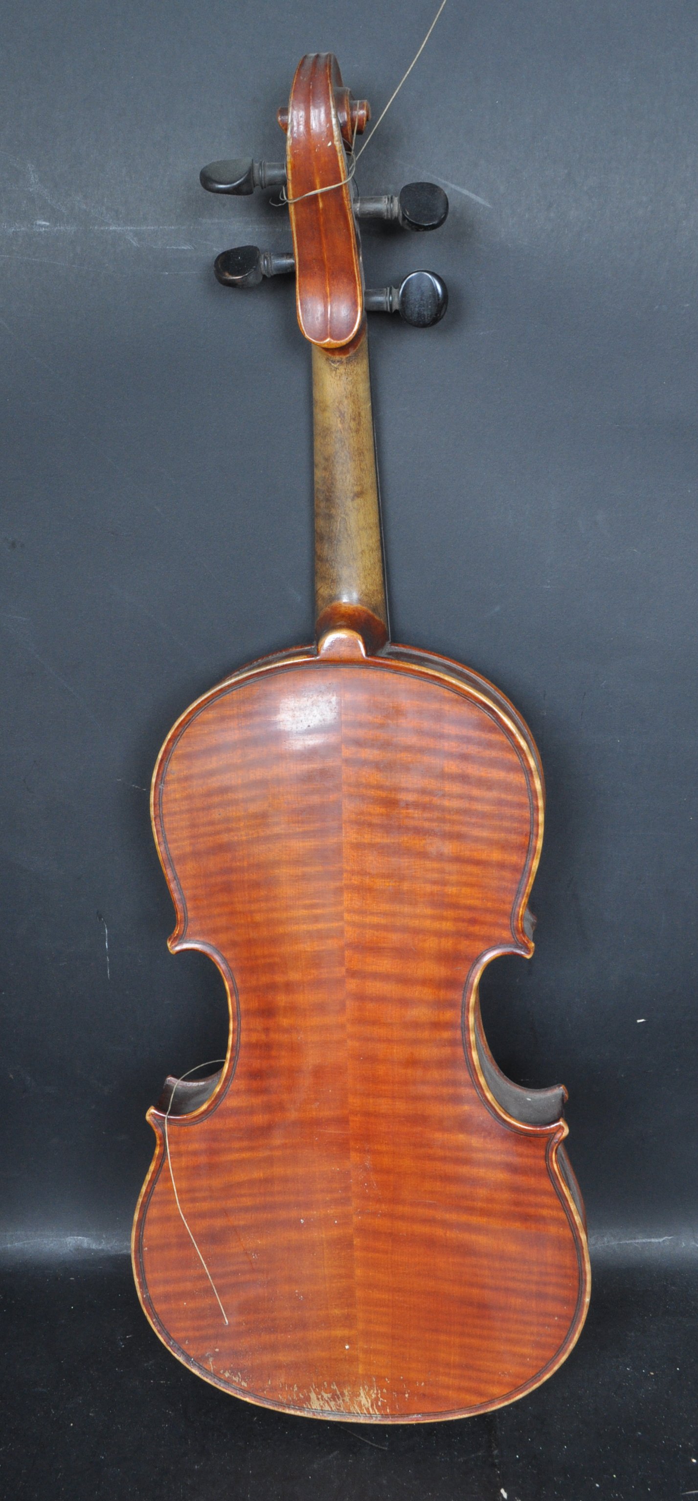 19TH CENTURY VICTORIAN TWO PIECES MAPLE BACK VIOLIN AND BOWS - Image 6 of 6