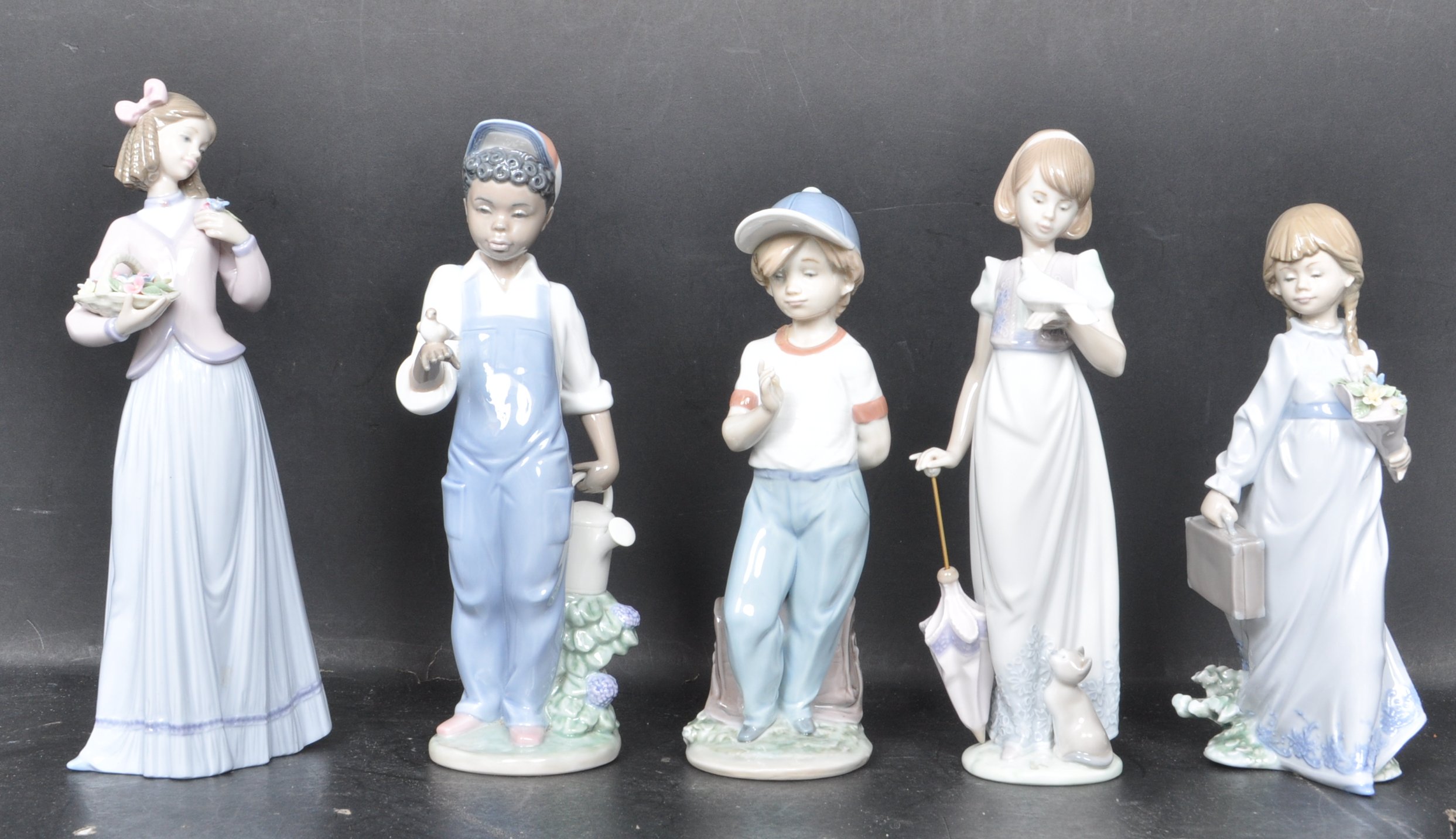 COLLECTION OF FIVE SPANISH LLADRO CERAMIC PORCELAIN FIGURINES