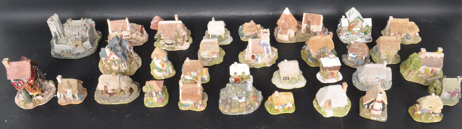 LARGE COLLECTION OF VINTAGE 20TH CENTURY LILLIPUT LANE - Image 5 of 7