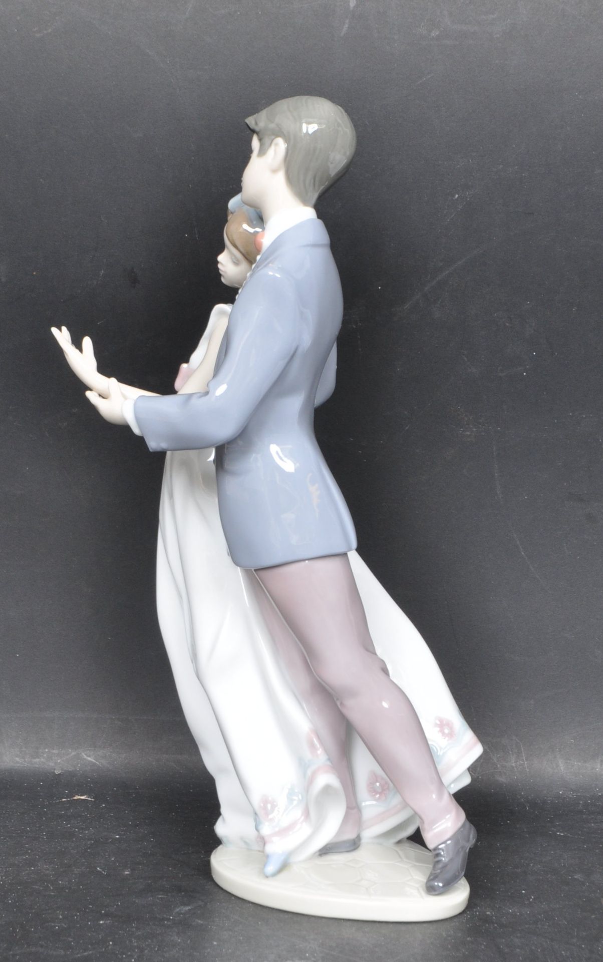 LLADRO 7642 - NOW AND FOREVER CERAMIC PORCELAIN FIGURINE - Image 4 of 6