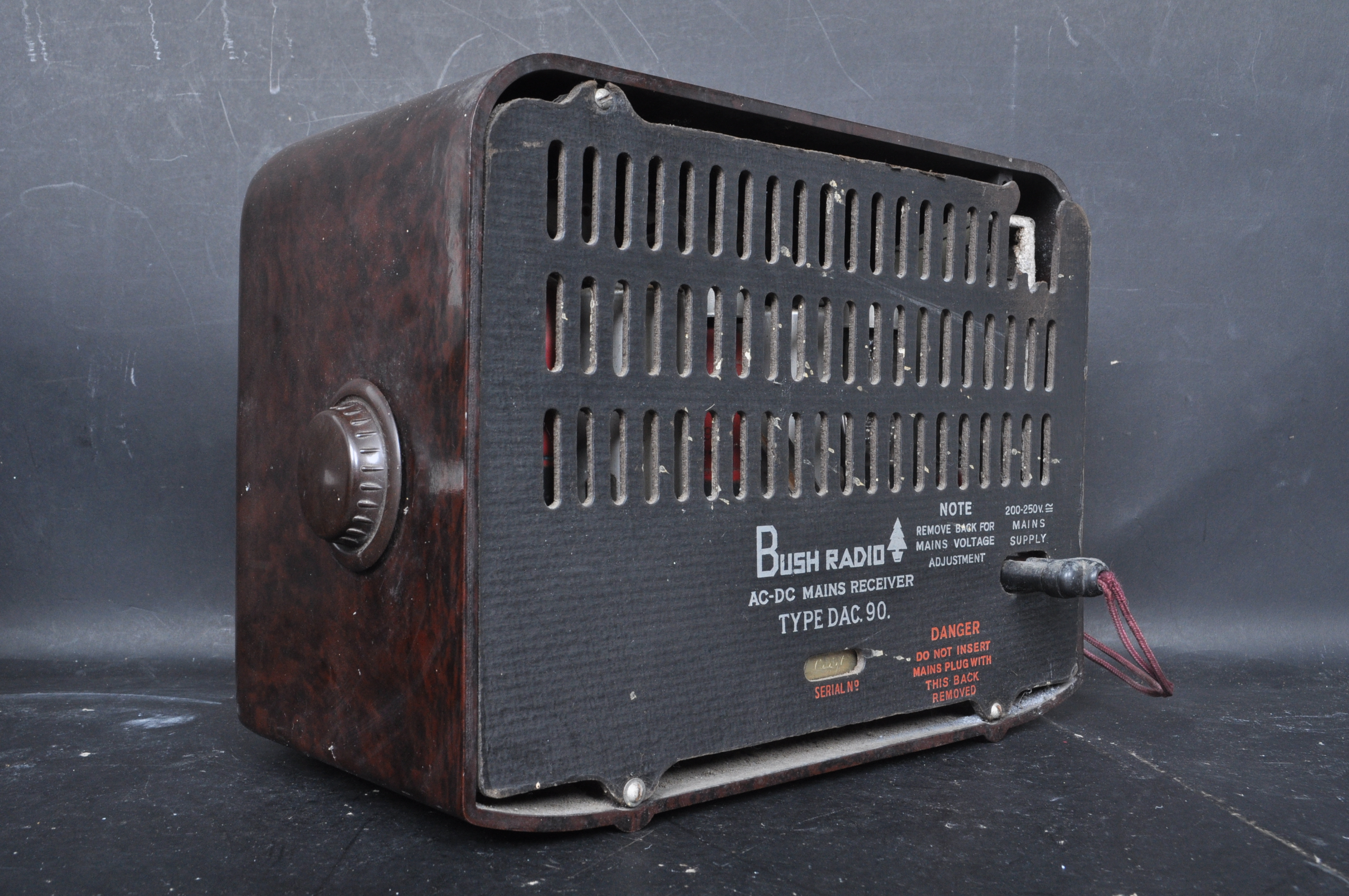 1940’S BUSH RADIO AC-DC MAINS RECEIVER TYPE DAC. 90. - Image 4 of 5
