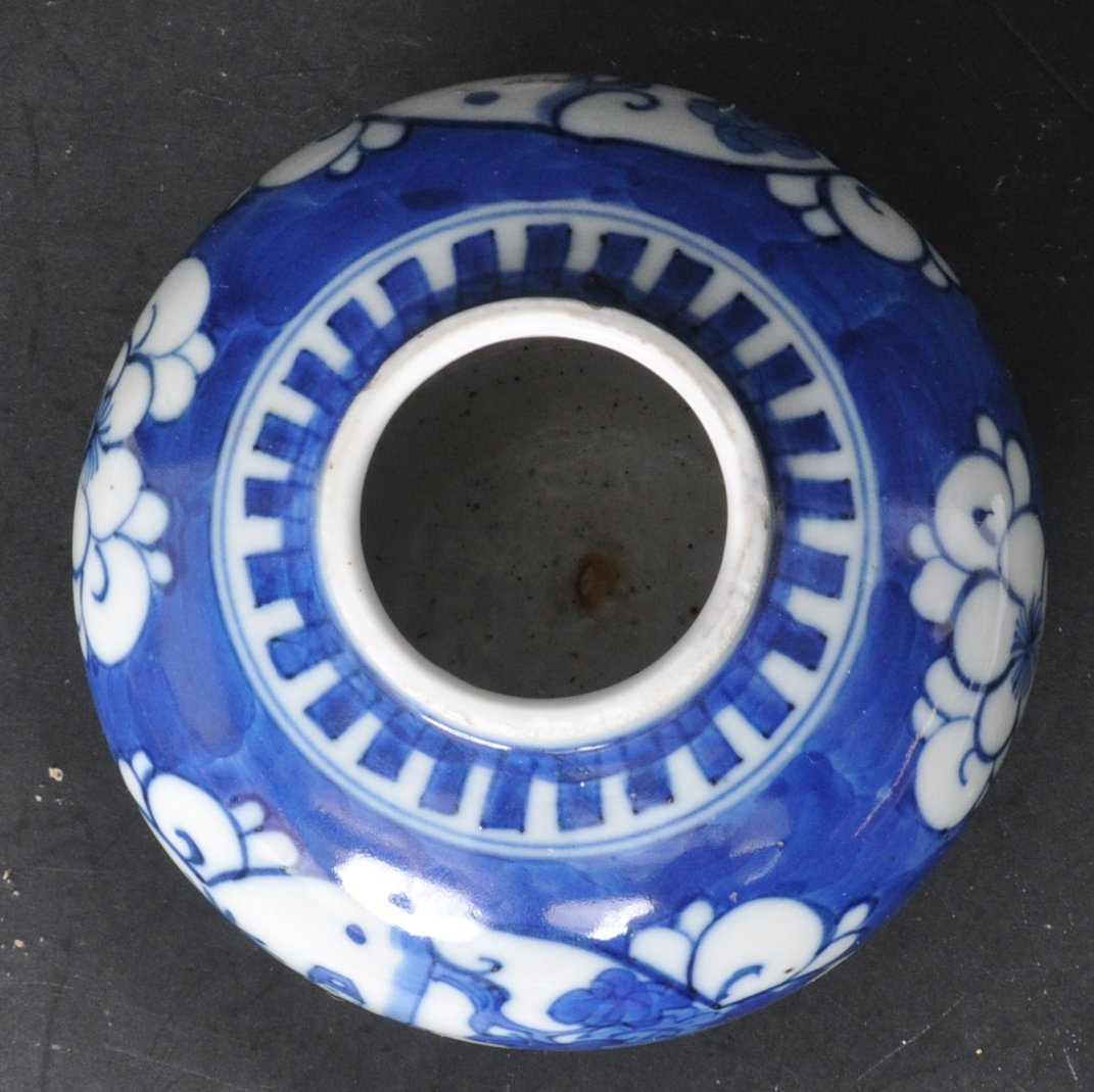 19TH CENTURY CHINESE ORIENTAL BLUE AND WHITE GINGER JAR - Image 4 of 5