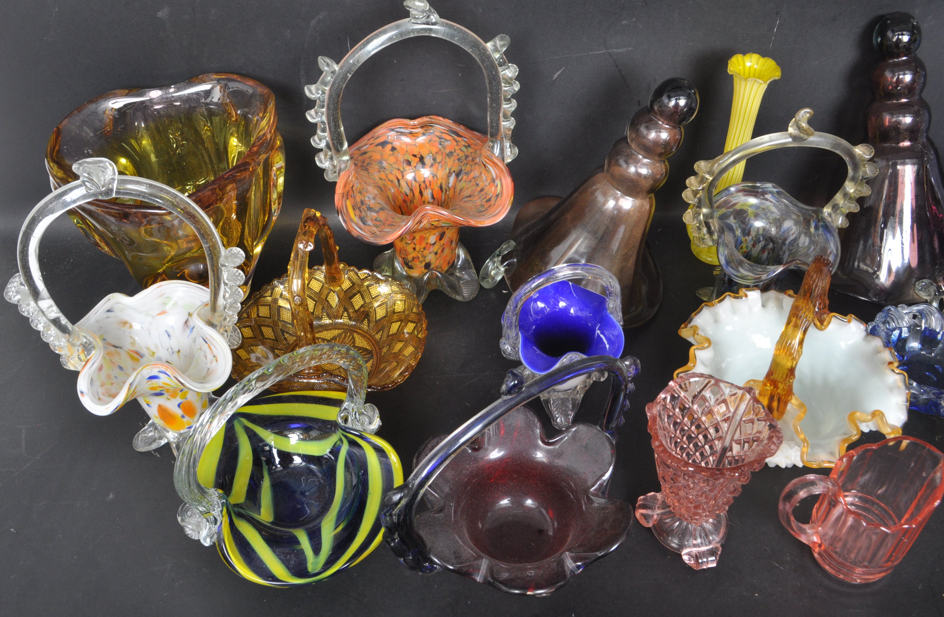 LARGE COLLECTION OF VINTAGE 20TH CENTURY GLASSWARE - Image 2 of 4