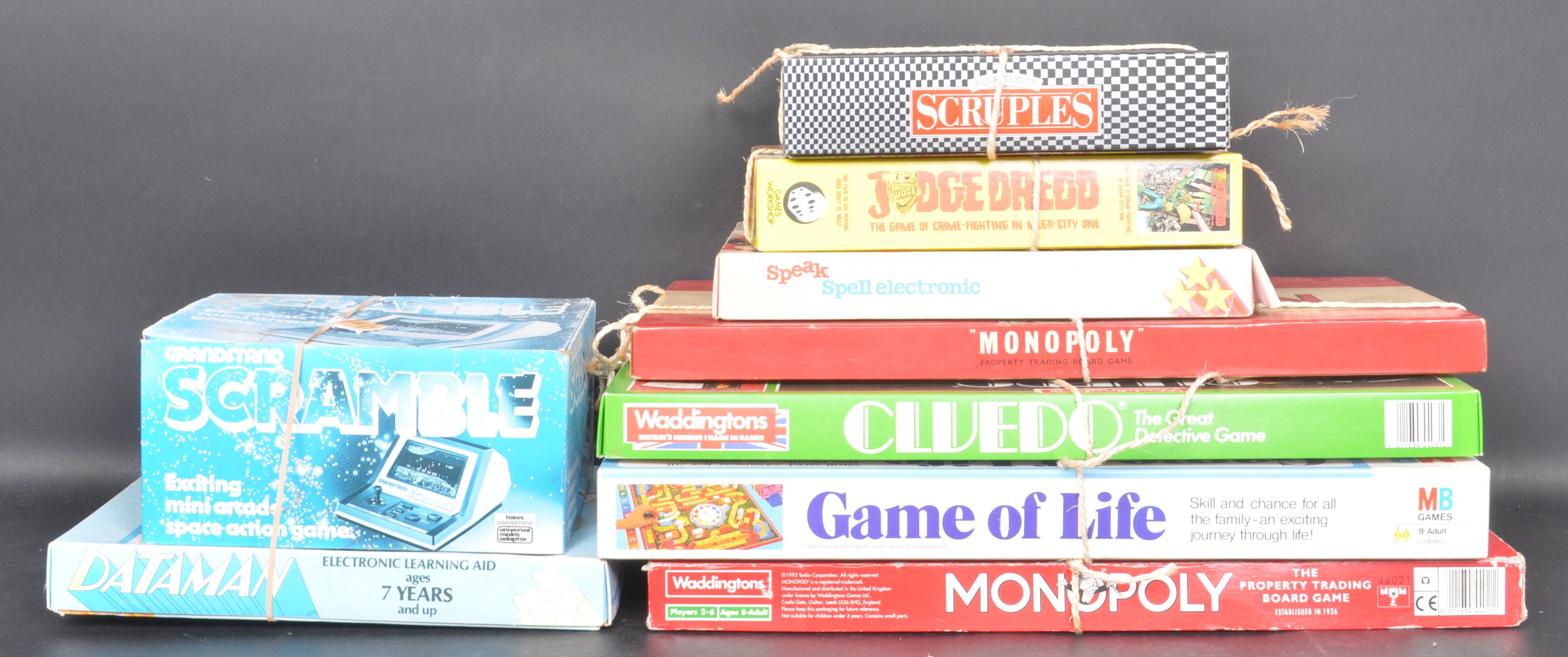 LARGE COLLECTION OF VINTAGE GAMES