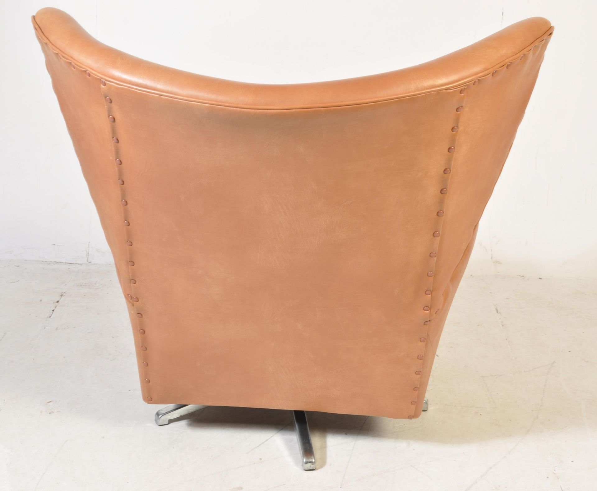 MID 20TH CENTURY WINGBACK ARMCHAIR / SWIVEL EASY CHAIR - Image 7 of 7