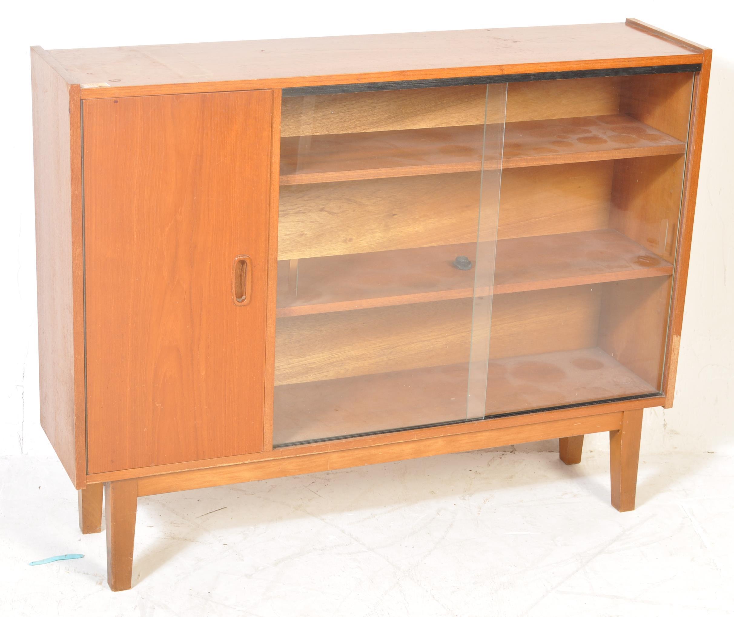 MID 20TH CENTURY TEAK WOOD AND GLASS BOOKCASE / DISPLAY CABINET - Image 2 of 6