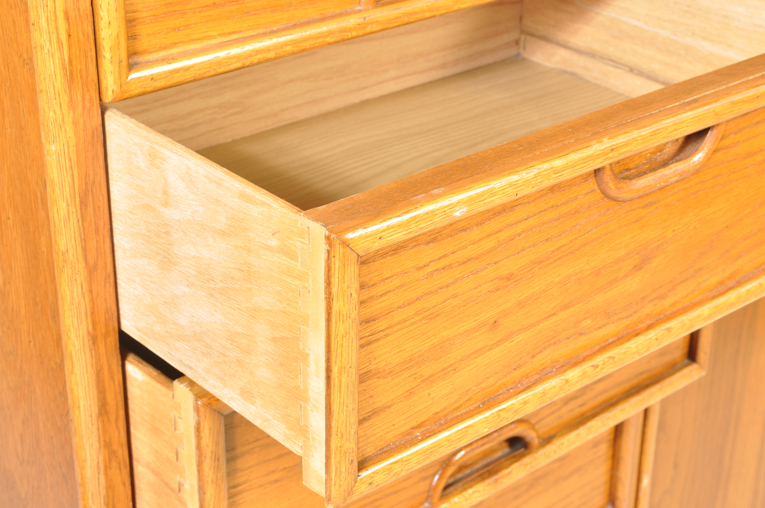 VINTAGE 20TH CENTURY TEAK CHEST OF DRAWERS - Image 5 of 7