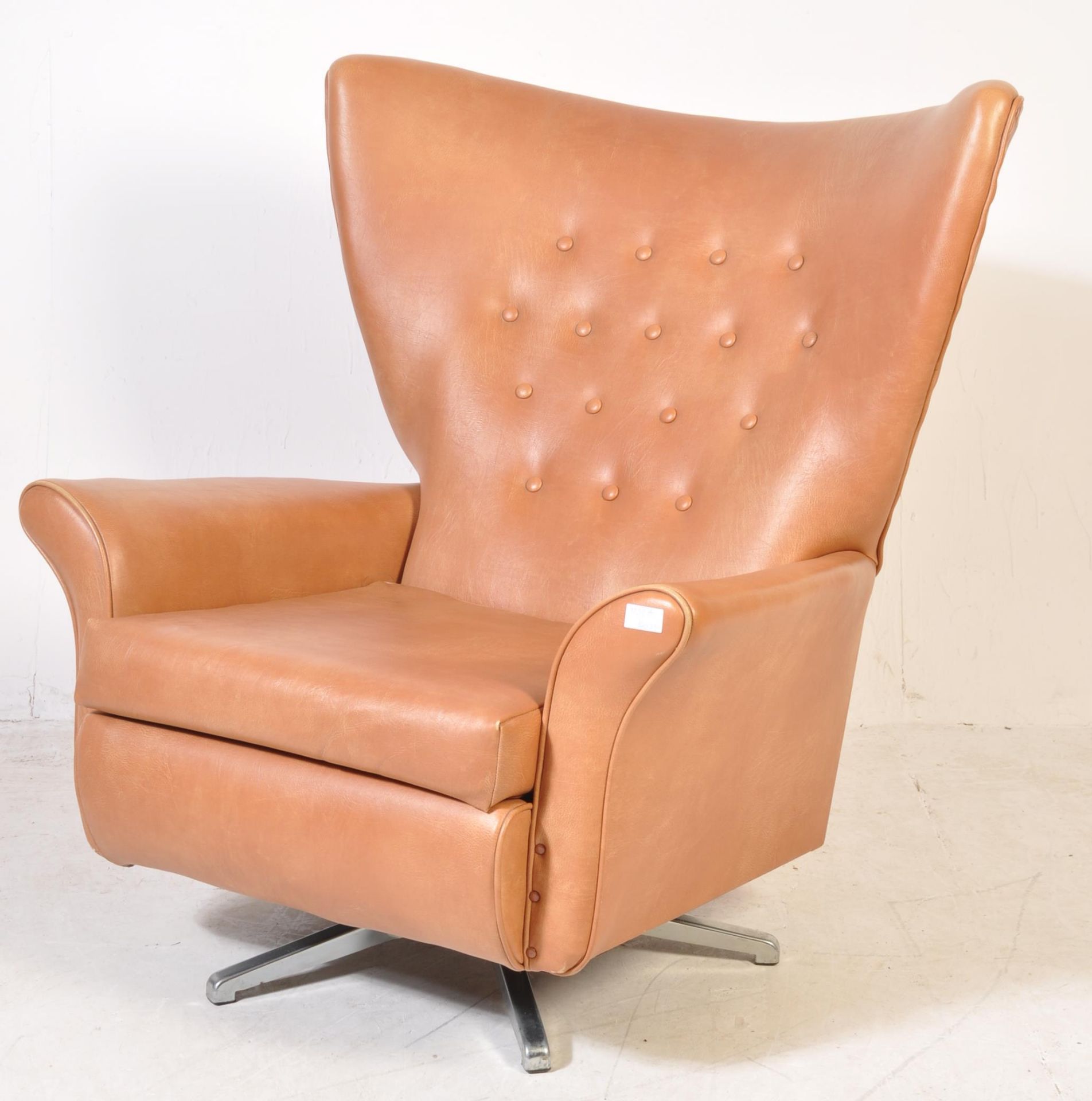 MID 20TH CENTURY WINGBACK ARMCHAIR / SWIVEL EASY CHAIR