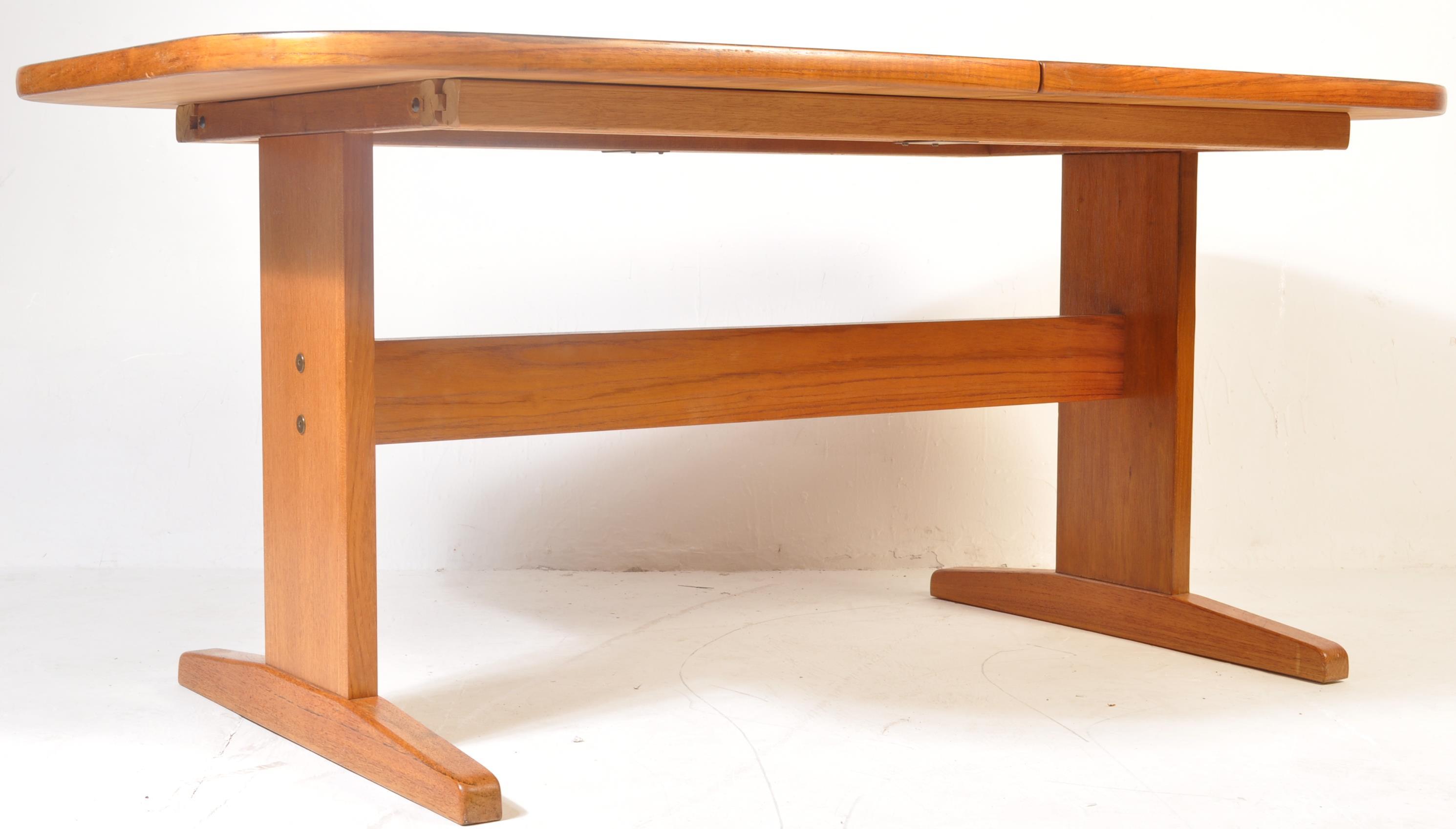 VINTAGE 20TH CENTURY DANISH EXTENDABLE DINING TABLE - Image 2 of 7