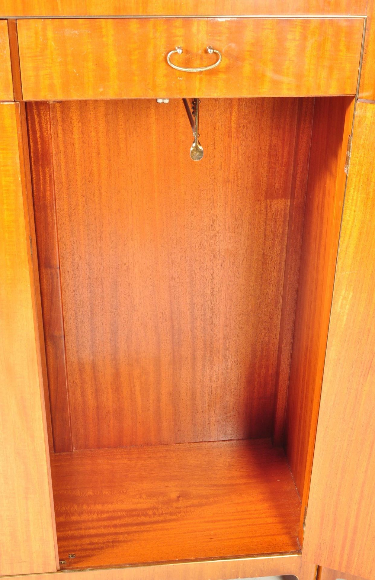 RETRO VINTAGE MID 20TH CENTURY TEAK BEDROOM SUITE - Image 3 of 11