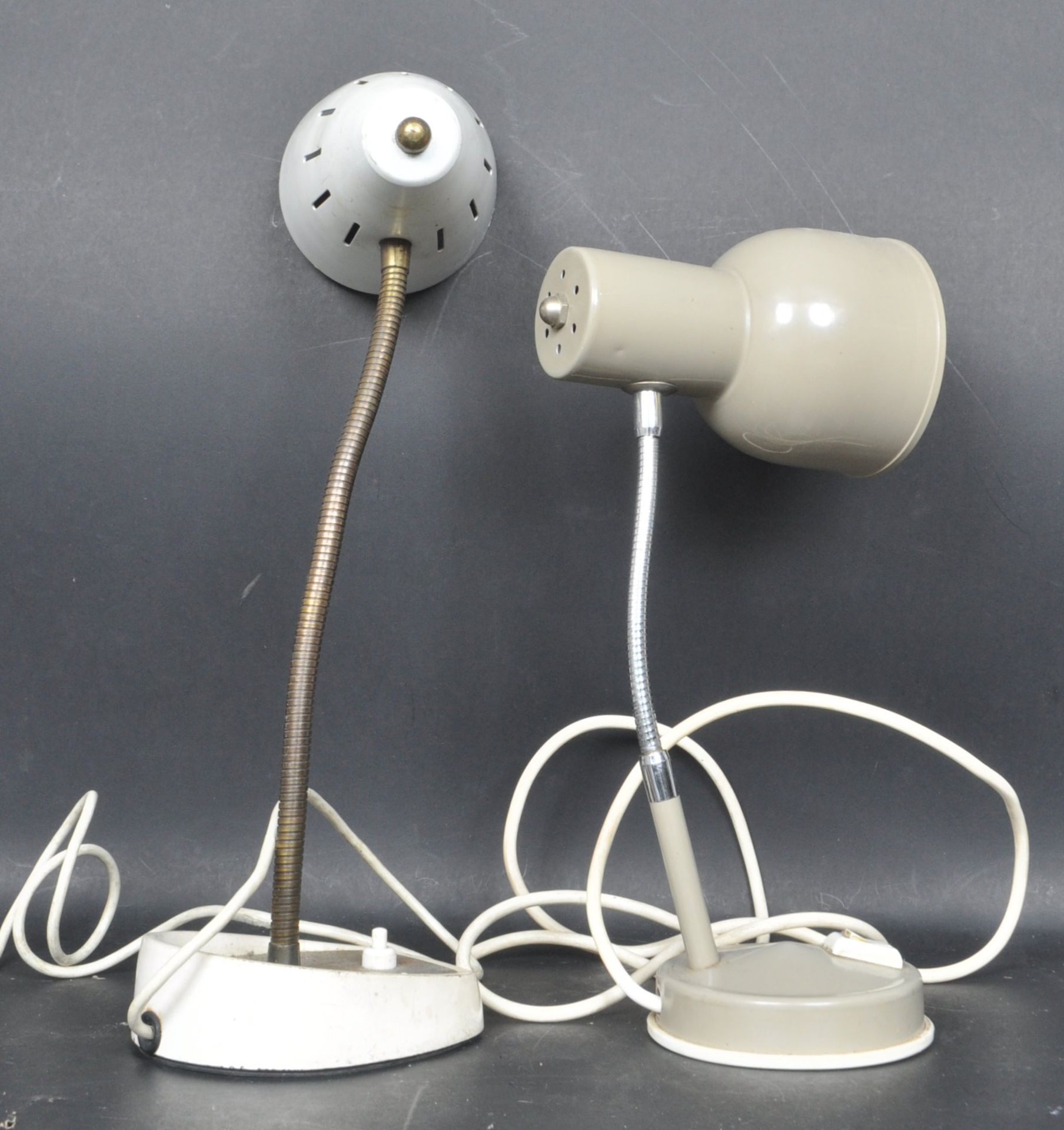 TWO RETRO VINTAGE MID 20TH CENTURY DESKTOP LAMPS - Image 2 of 7