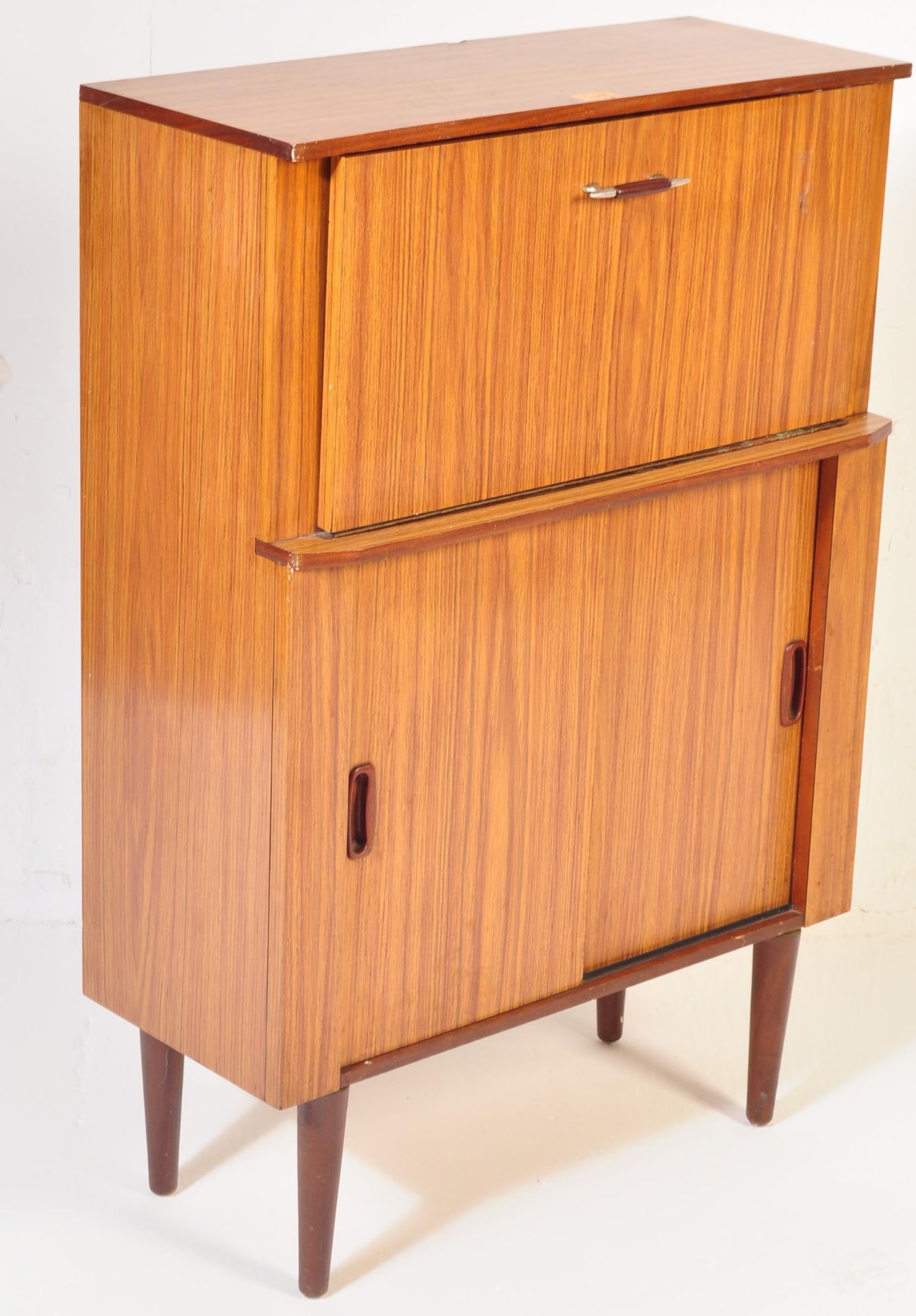 VINTAGE MID 20TH CENTURY CIRCA 1960S COCKTAIL CABINET & SIDEBOARD - Image 2 of 6