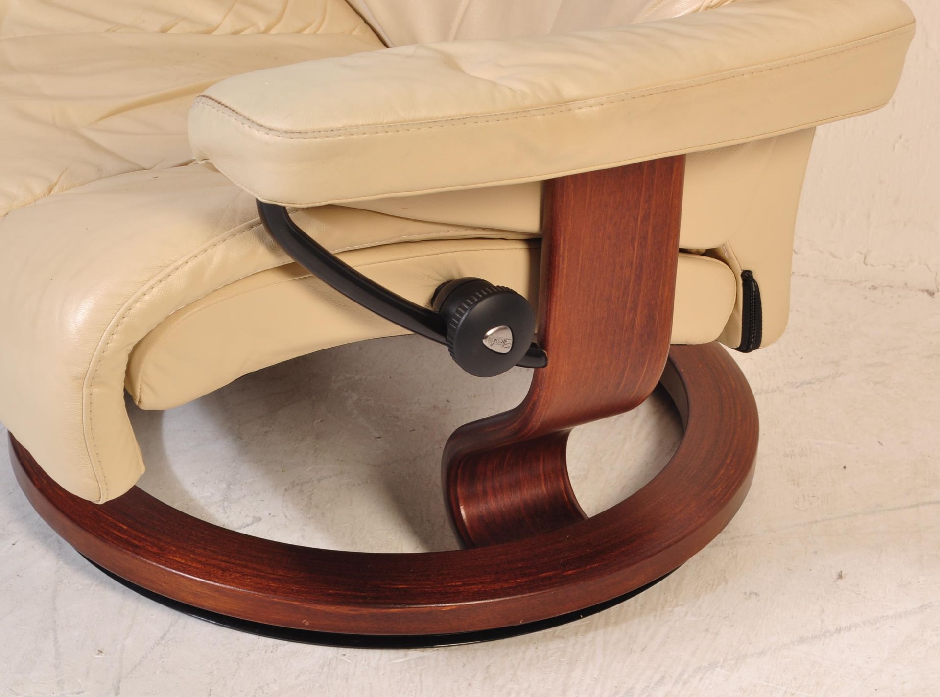 EKORNES - STRESSLESS - ORIGINAL VINTAGE ARMCHAIR - Image 5 of 6