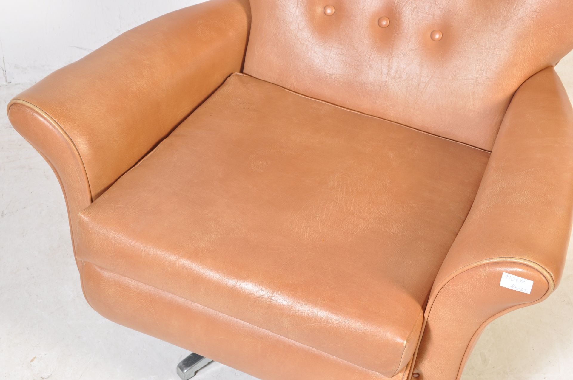 MID 20TH CENTURY WINGBACK ARMCHAIR / SWIVEL EASY CHAIR - Image 3 of 7