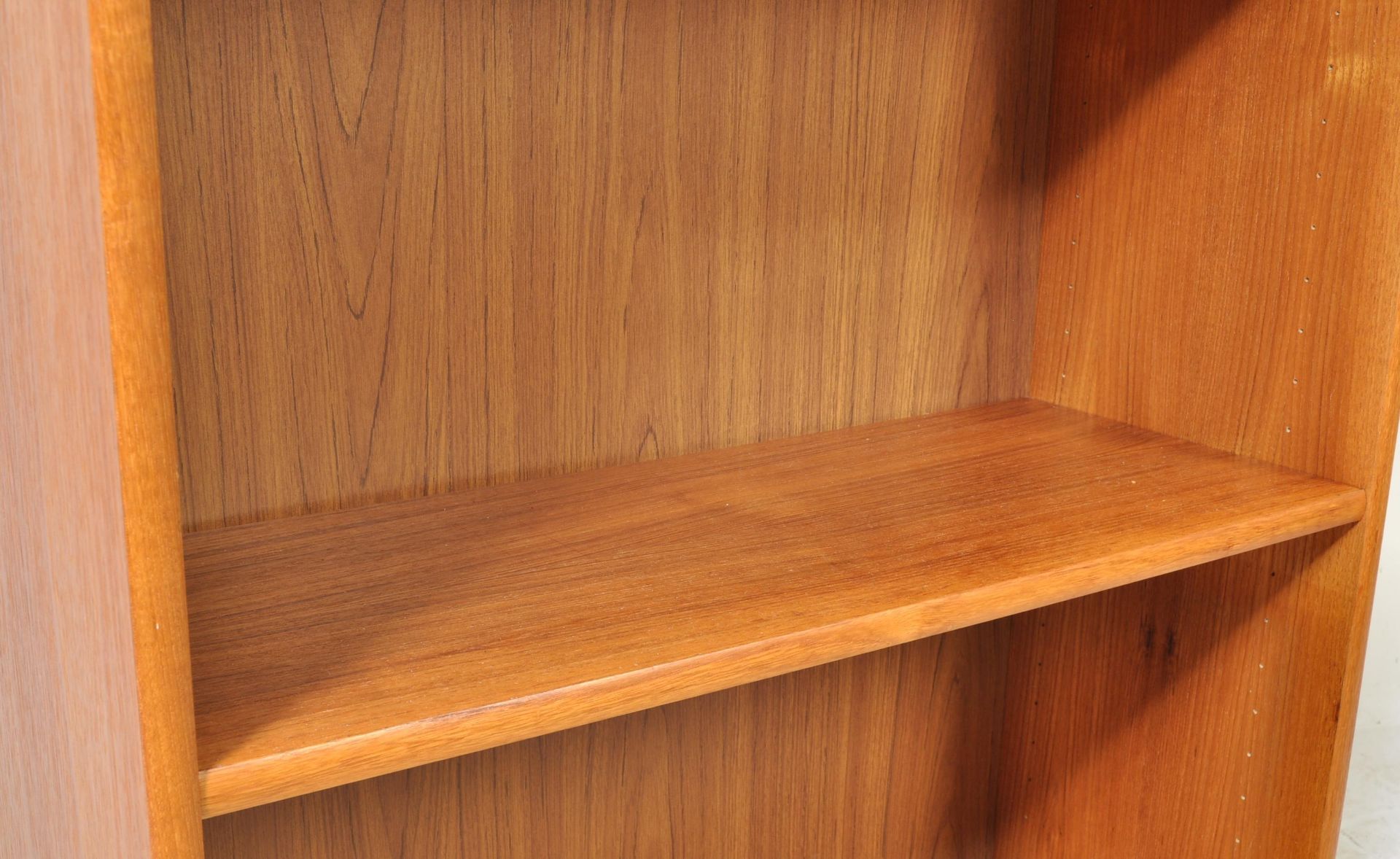 RETRO VINTAGE MID 20TH CENTURY CIRCA 1960S TEAK BOOKCASE - Image 4 of 6