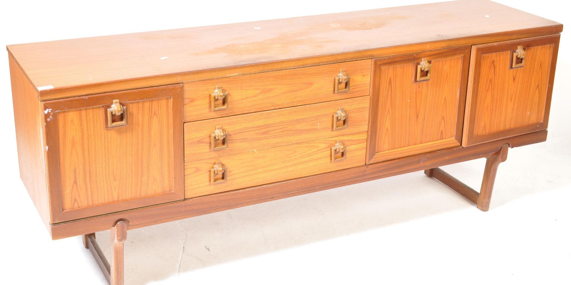 MID 20TH CENTURY TEAK WOOD SIDEBOARD CREDENZA - Image 2 of 8