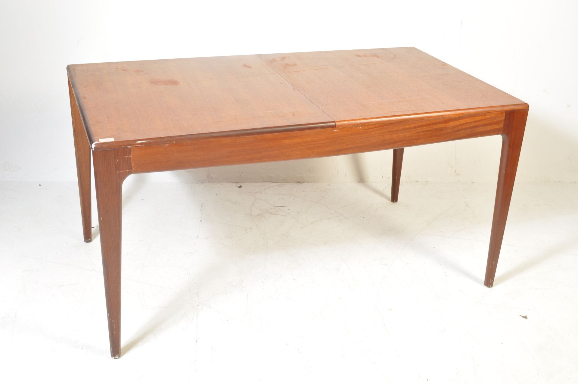 MID 20TH CENTURY TEAK WOOD EXTENDING DING TABLE - Image 2 of 7