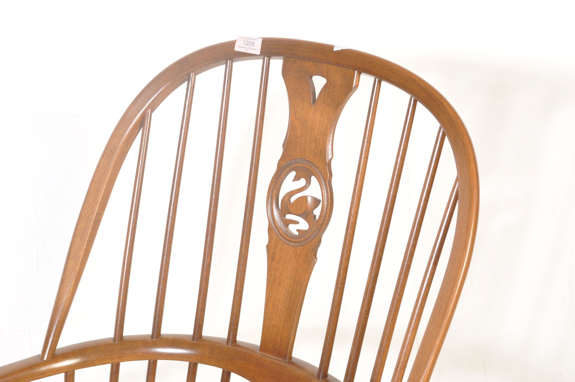 MID 20TH CENTURY ERCOL SWAN PATTERN ROCKING CHAIR - Image 4 of 5