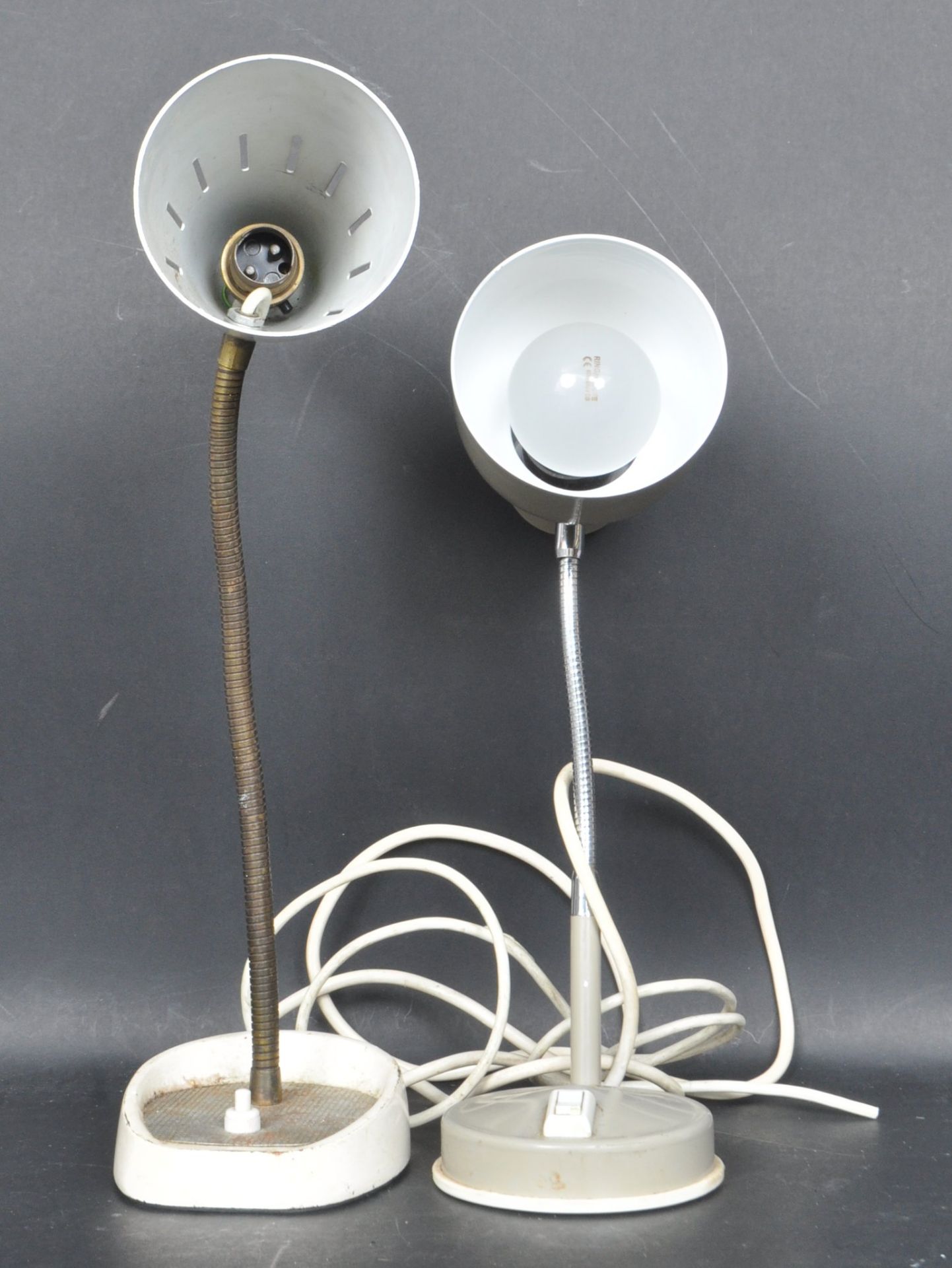 TWO RETRO VINTAGE MID 20TH CENTURY DESKTOP LAMPS - Image 5 of 7